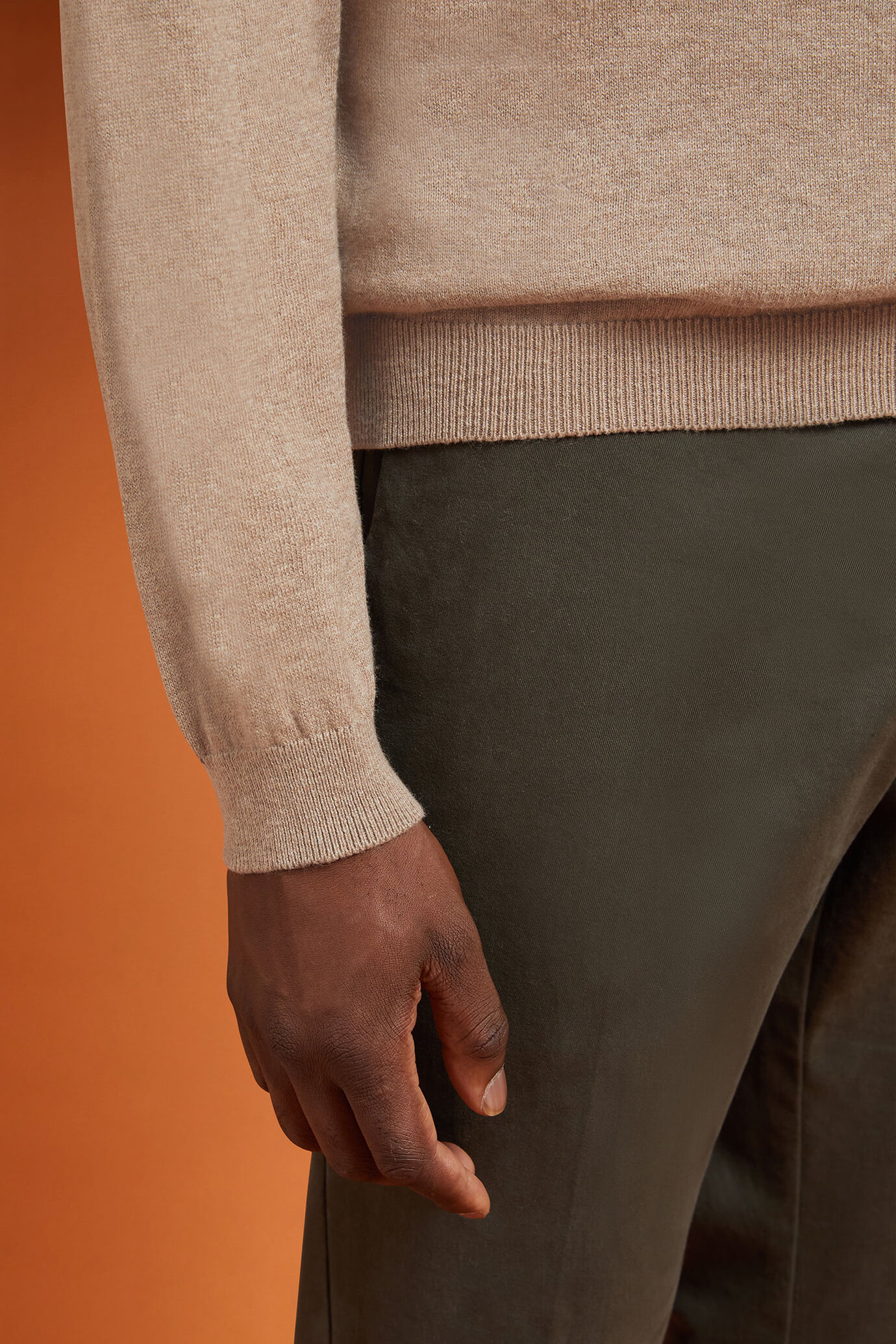 Pull homme, col en V, en laine et coton, coupe classique image number 2