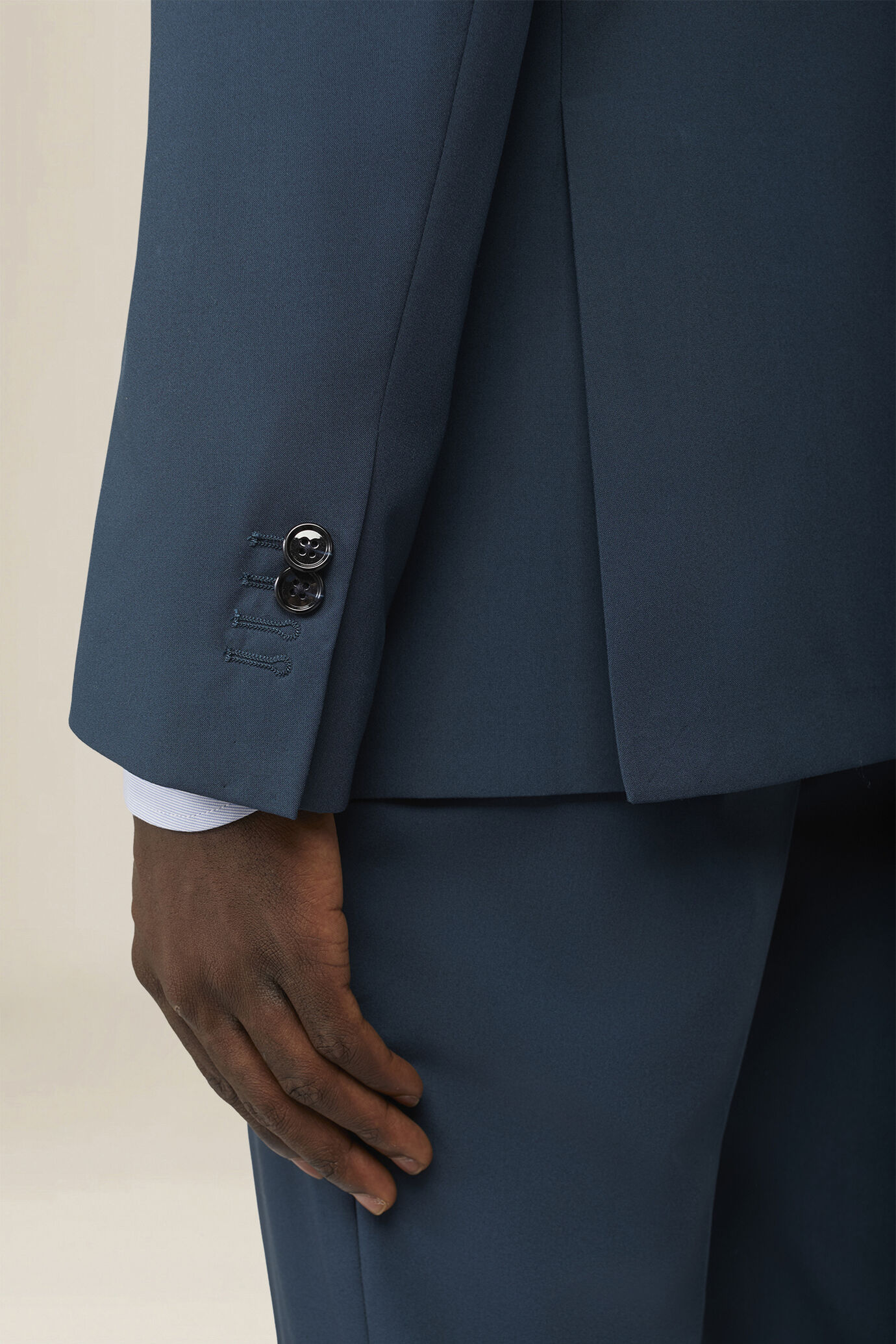 Costume homme uni avec veste &agrave; col en pointe, coupe classique image number 3