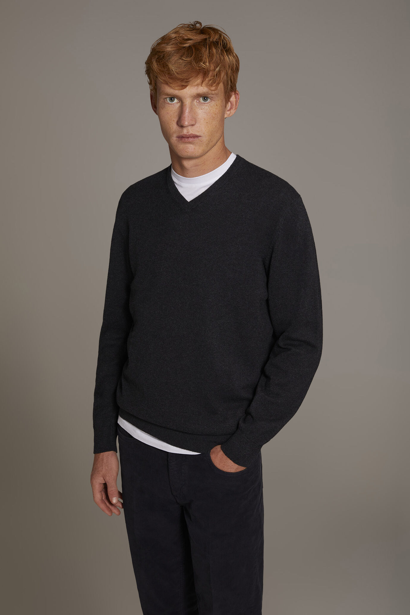 Maglia scollo a V misto lana image number 1