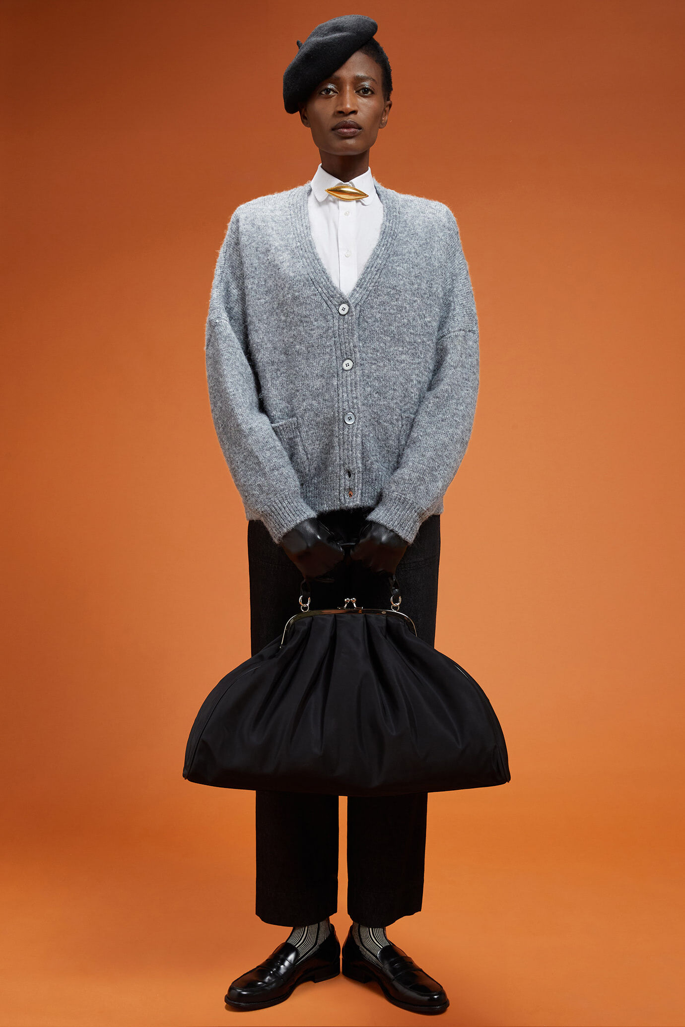 Cardigan donna in maglia con scollo a v regular fit image number 1