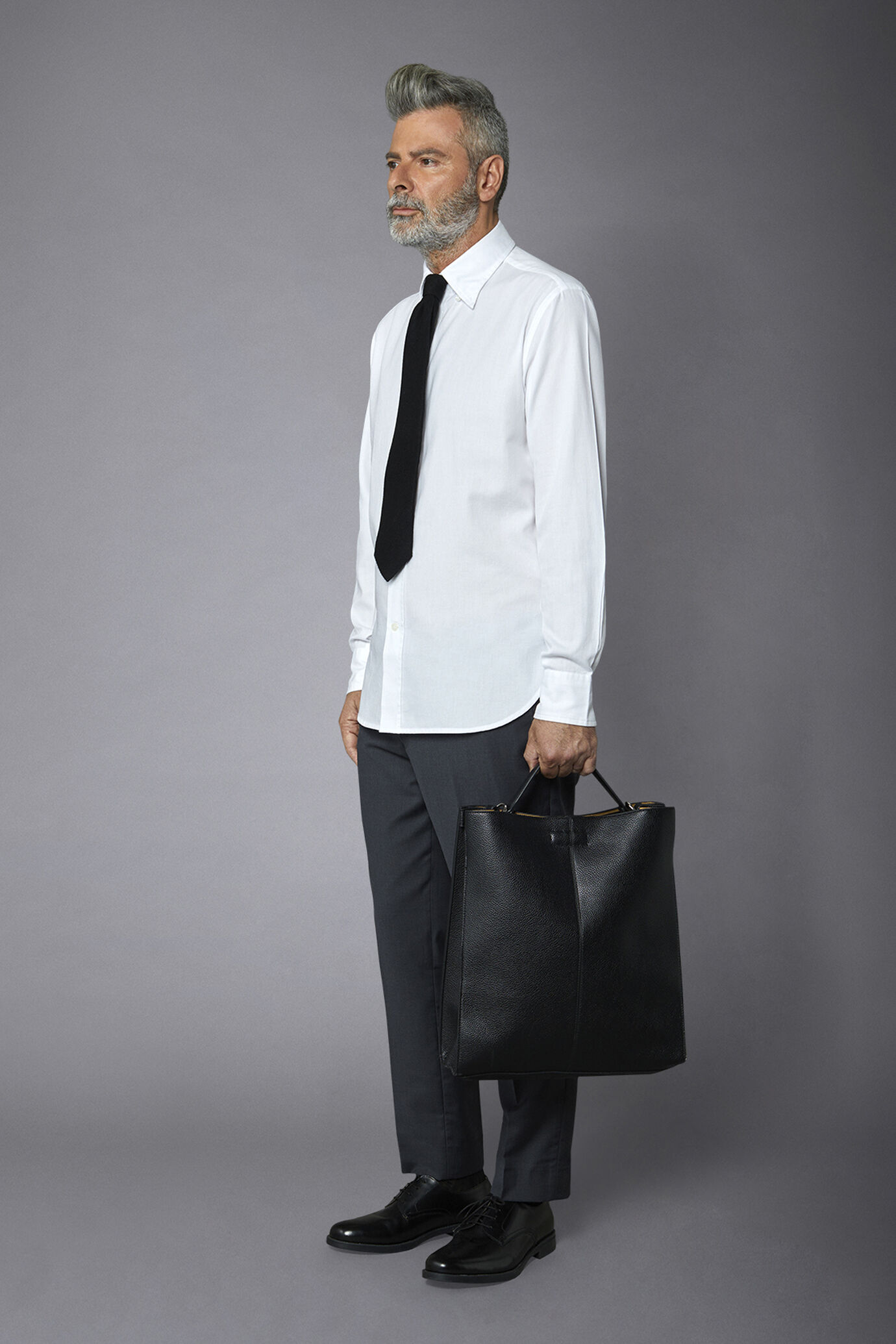 Klassisch gewaschenes Button-Down-Hemd mit bequemer Passform und Dobby-Stof image number 1