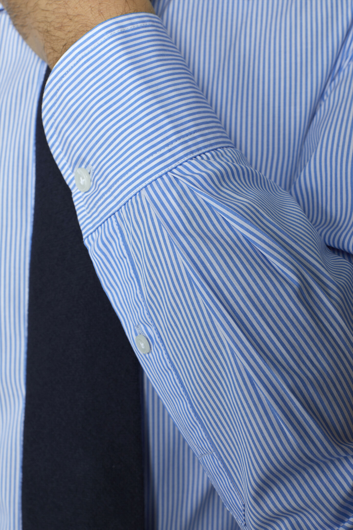 Klassisches geschlechtsneutrales Hemd gewaschene Button-Down-Passform schmaler Streifen image number 3