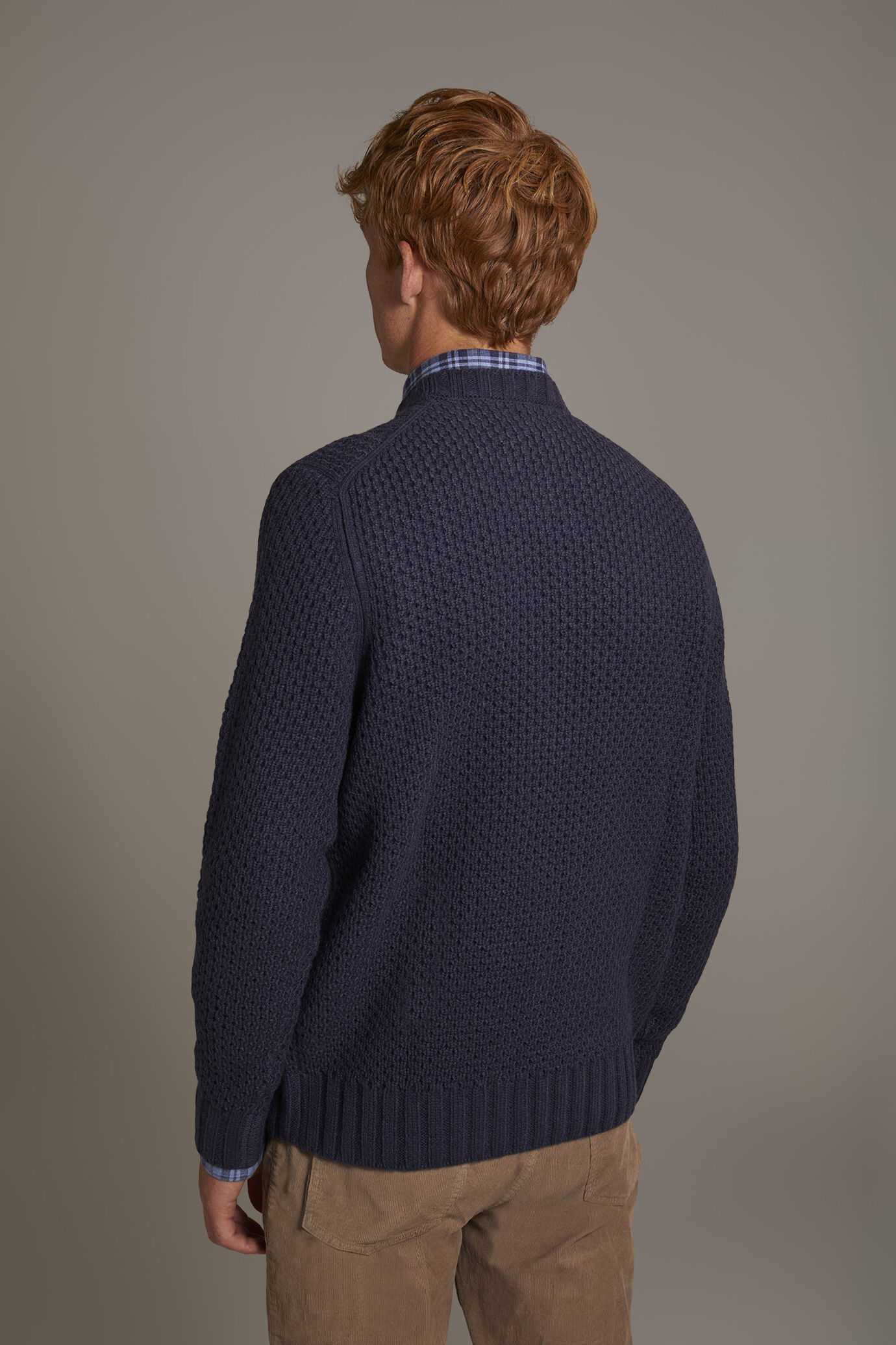Wool blend round neck sweater with honeycomb heavy knitting image number 3