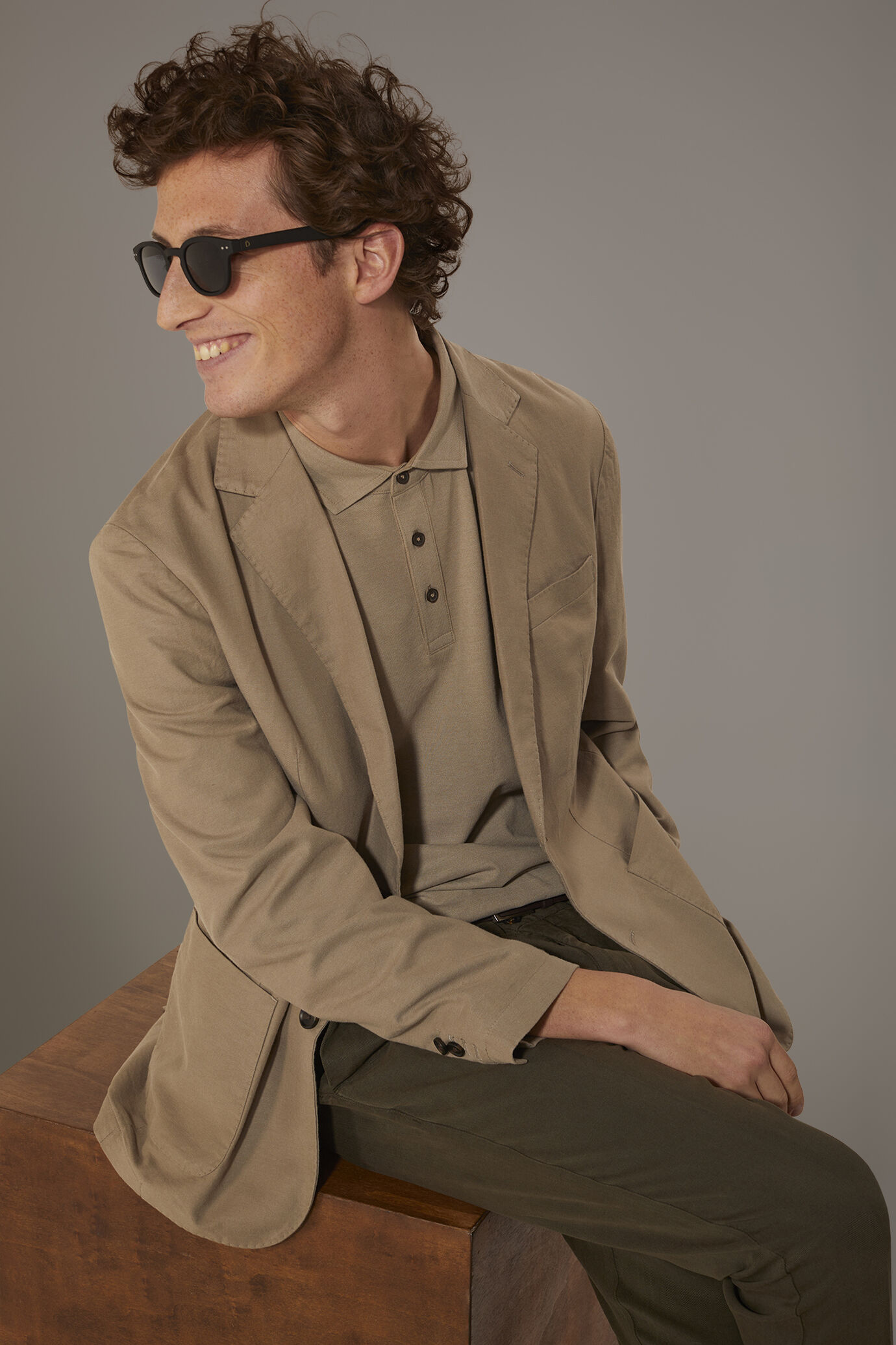 Single breasted cotton linen jacket with patch pocket