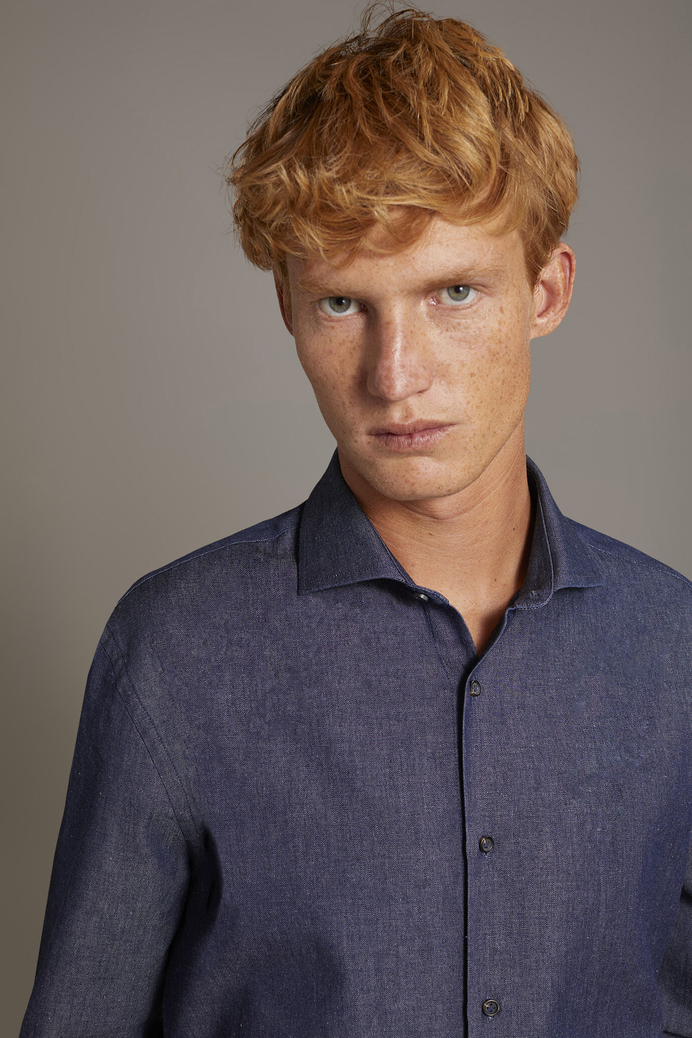 Camicia casual collo francese comfort fit tessuto denim image number 1