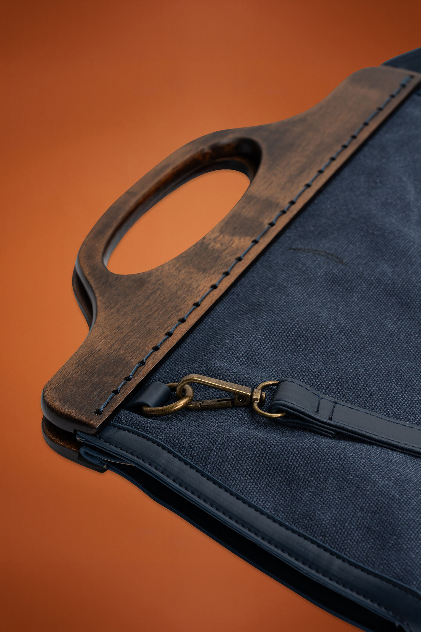 Sac femme en toile avec bandoulière et poignée rigide image number 2