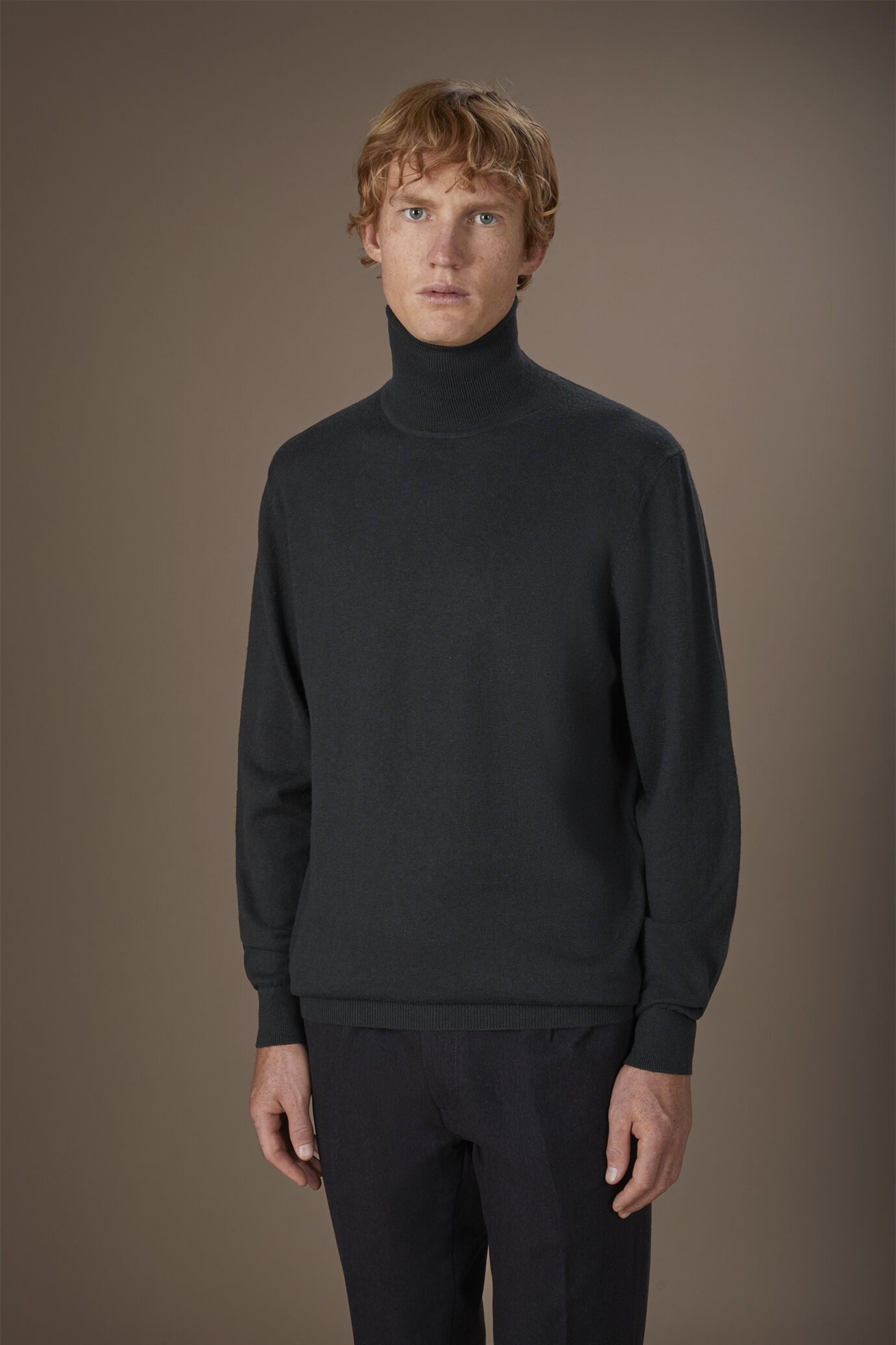 Herren-Pullover mit hohem Ausschnitt aus Baumwolle in normaler Passform