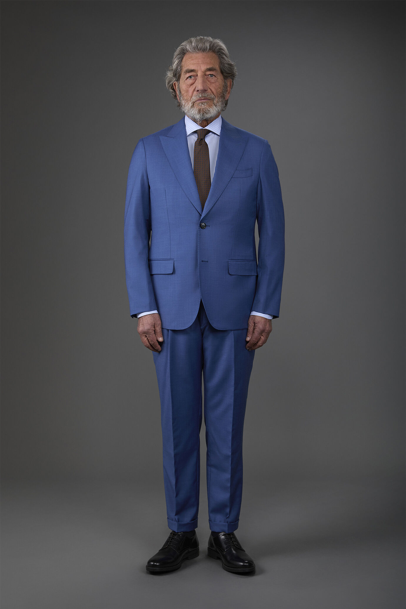 Abito uomo monopetto con pantalone classico ad una pince, in 100% lana con costruzione a grisaglia image number 1