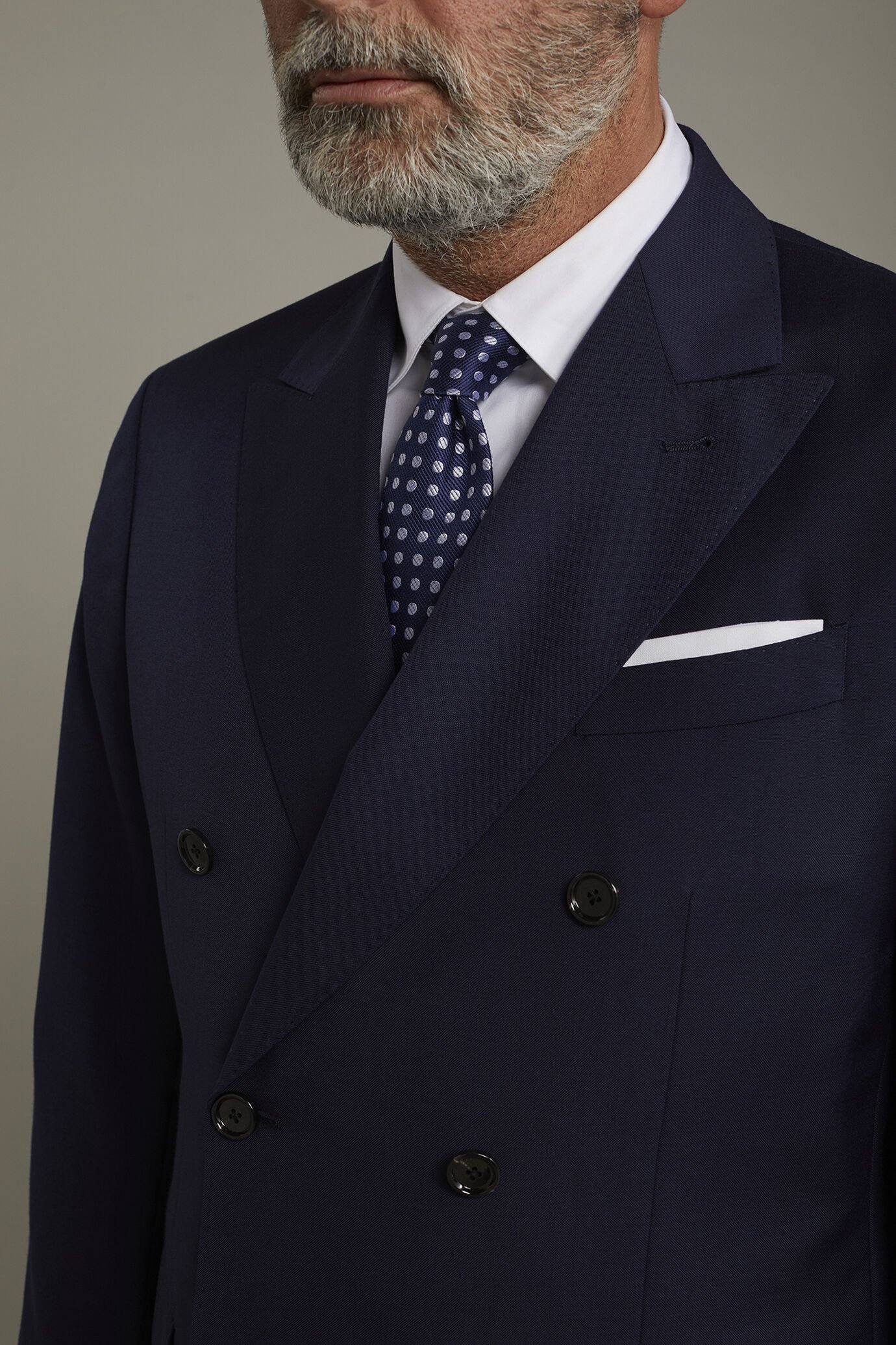 Zweireihiger Herrenanzug Wool Blend, bestehend aus einer klassischen Hose mit einem Abnäher und einem ungefütterten Zweireiher-Sakko mit spitzem Revers in normaler Passform image number 3