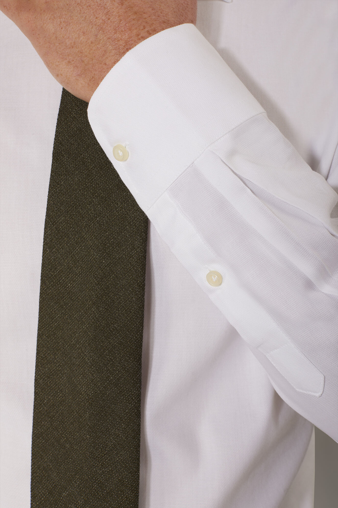 Camicia classica collo francese classic fit tessuto spigato image number 2