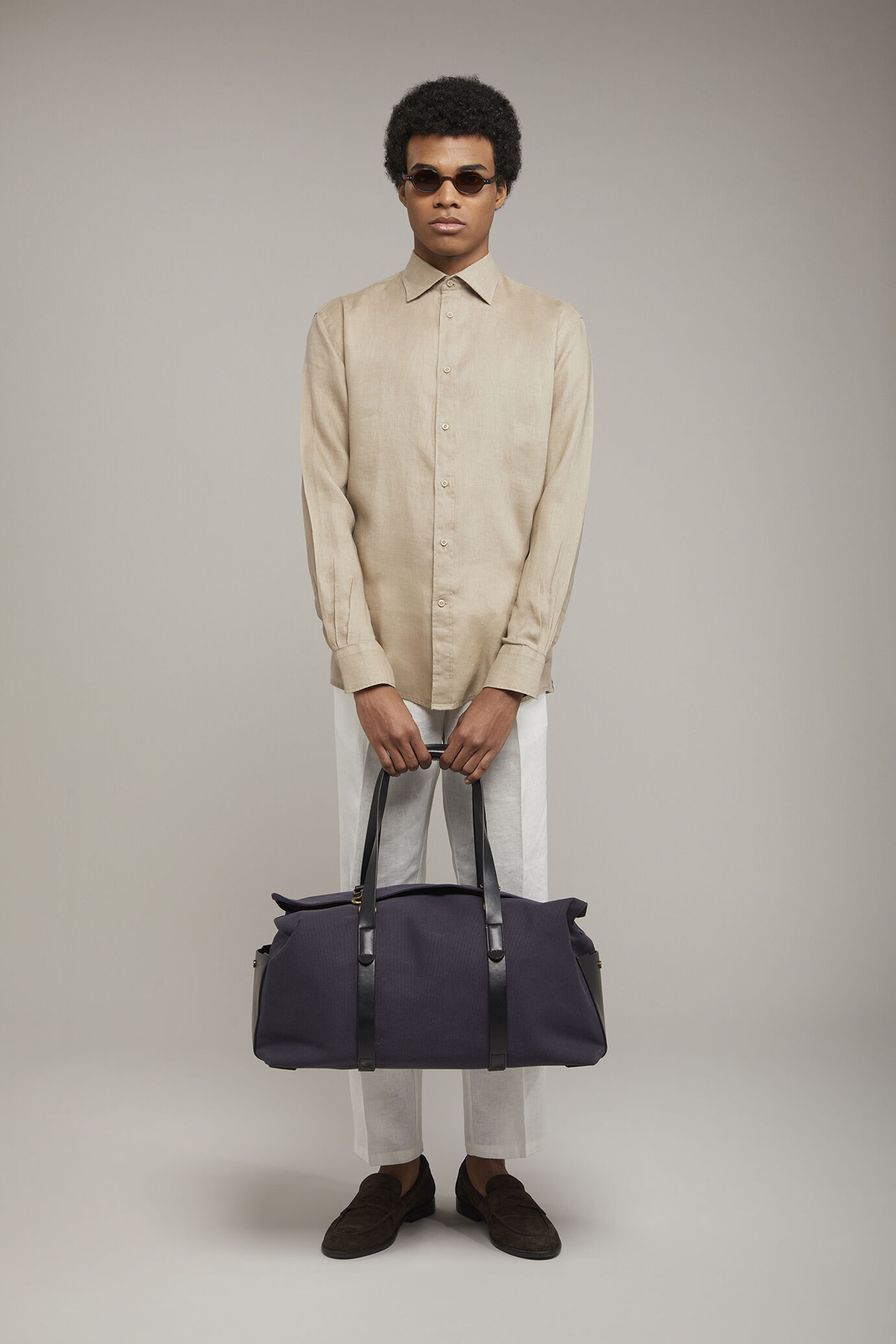 Herren-Freizeithemd mit klassischem Kragen aus 100 % Leinen in bequemer Passform image number 0