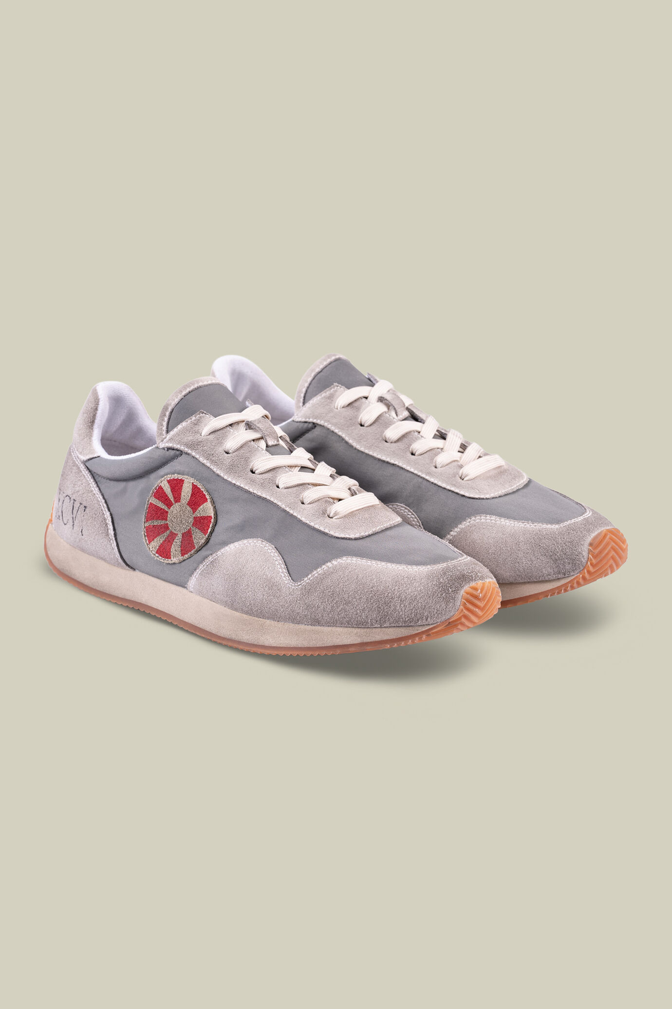 Scarpa sportiva con rivestimenti in pelle scamosciata image number 1