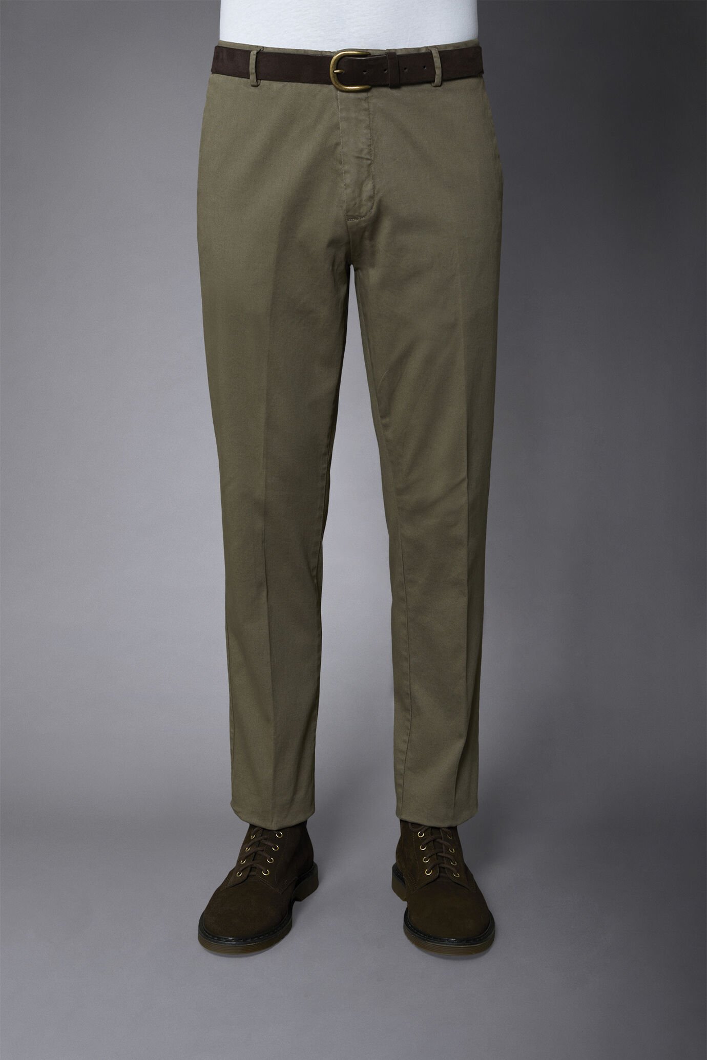 Men's classic chino pants regular fit twill construction image number 3