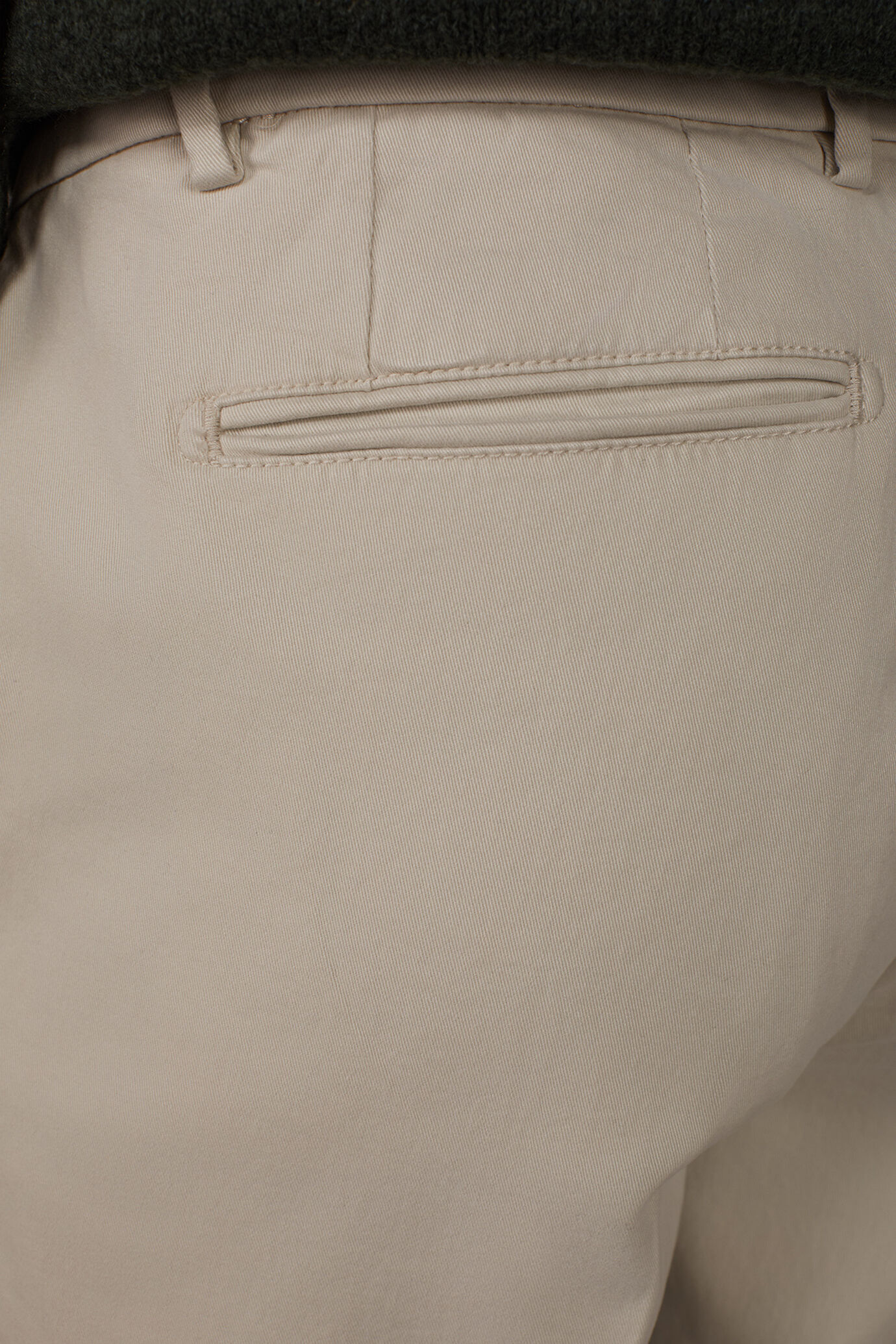 Classic men's chinos in regular fit with stretch twill construction image number 3