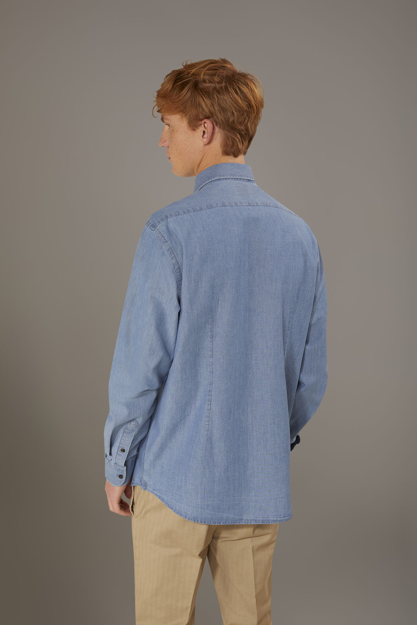 Camicia casual collo francese comfort fit tessuto chambray image number 2