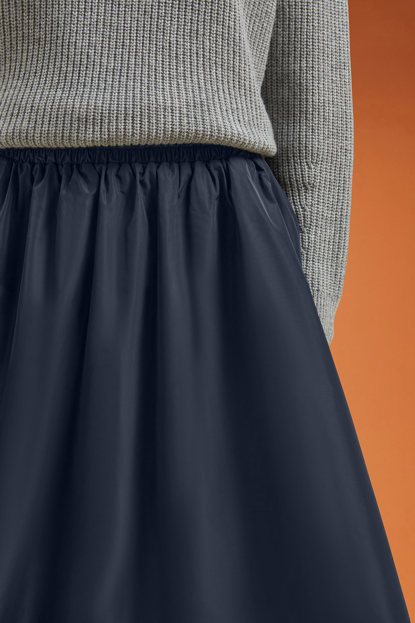 Gonna donna lunga a palloncino in taffet&agrave; tinta unita con elastico in vita regular fit image number 3