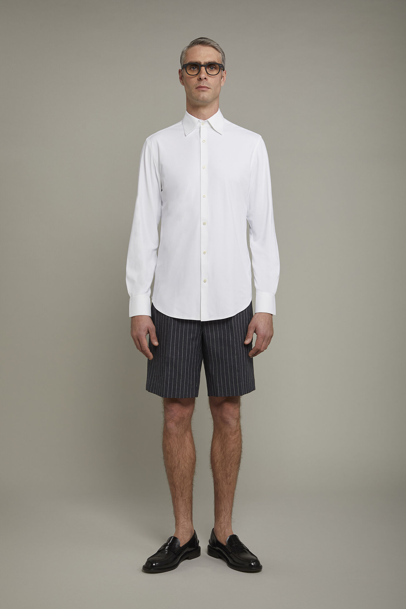 Men's double pinces bermuda in linen and cotton with pinstripe design regular fit image number 2