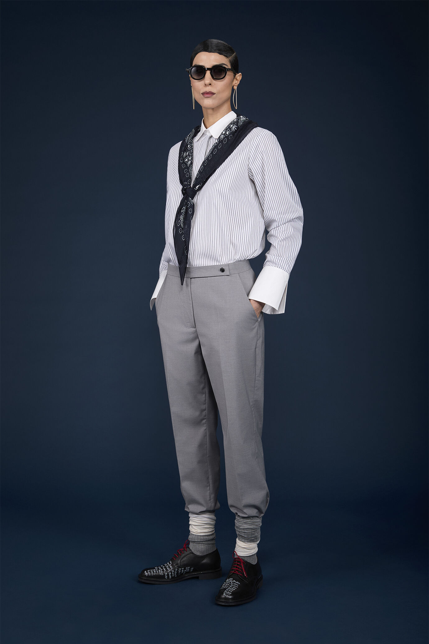 Classic women's shirt with baby collar with single-colour cuffs and yarn-dyed striped fabric