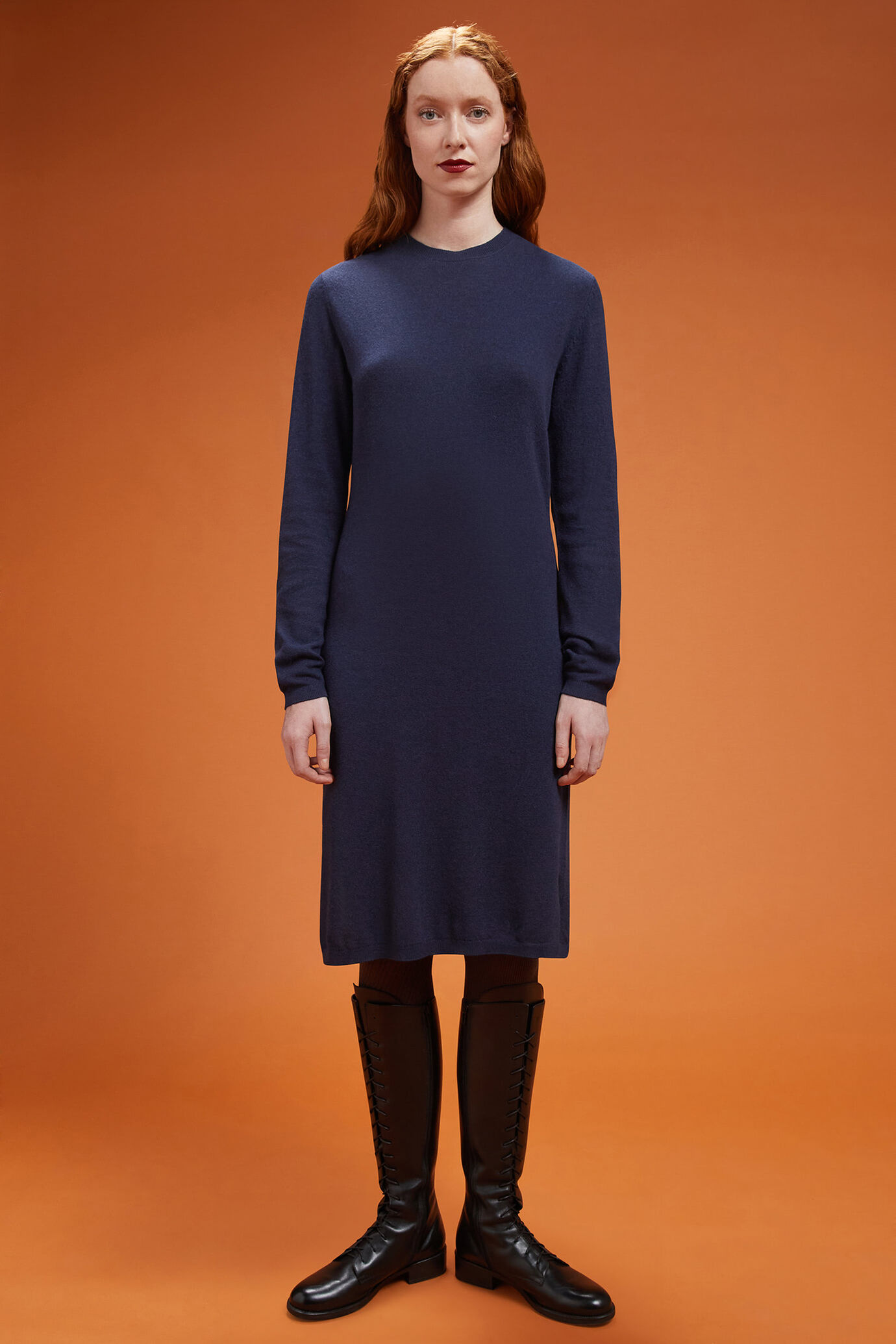 Damen-Strickkleid mit Rundhalsausschnitt und Seitenschlitzen in normaler Passform image number 0