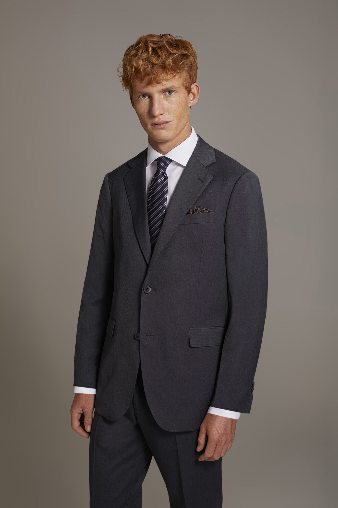 Regular fit single-breasted suit in microcheck fabric image number 2