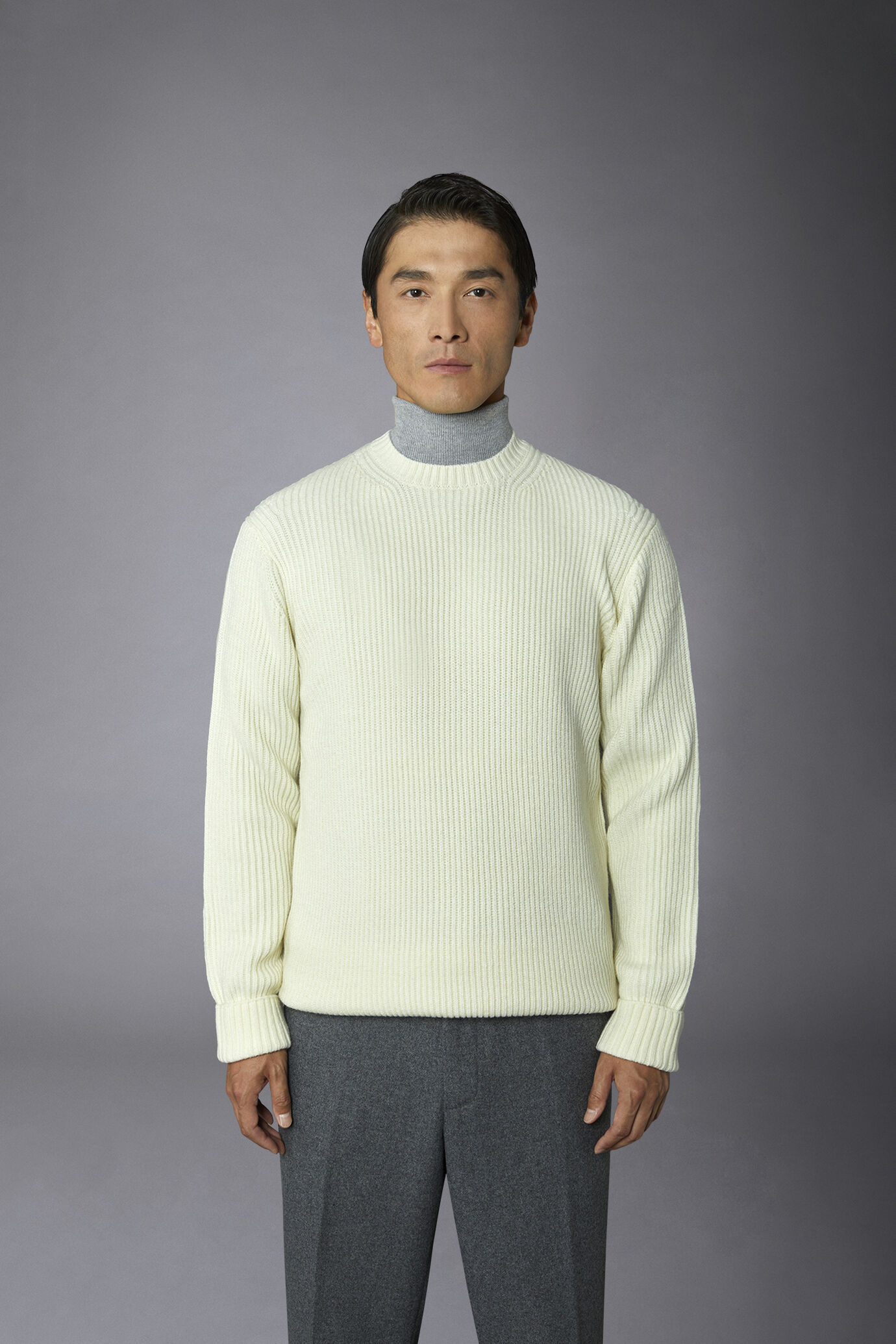 Pull à col rond en laine avec tricot côtelé, coupe régulière image number 3