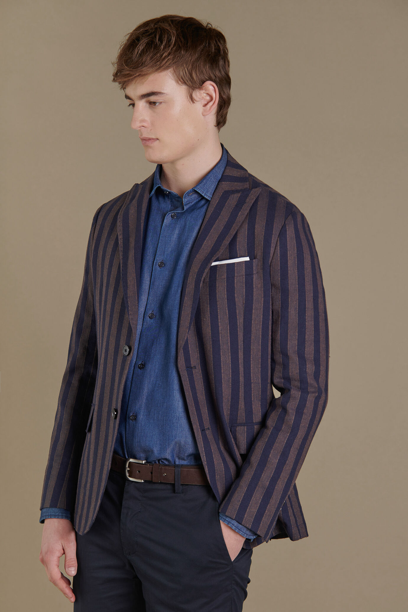 Single breasted jacket with peak lapel linen and cotton blend image number 0