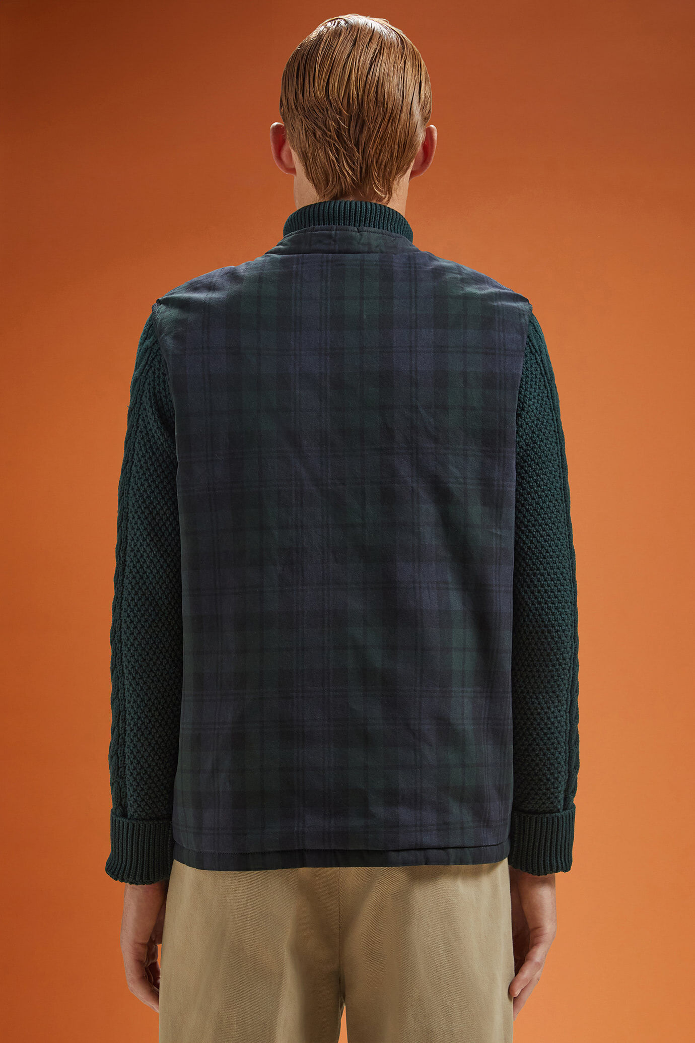 Gilet pour homme légèrement matelassé, 100% coton ciré avec design blackwatch, coupe classique image number 1