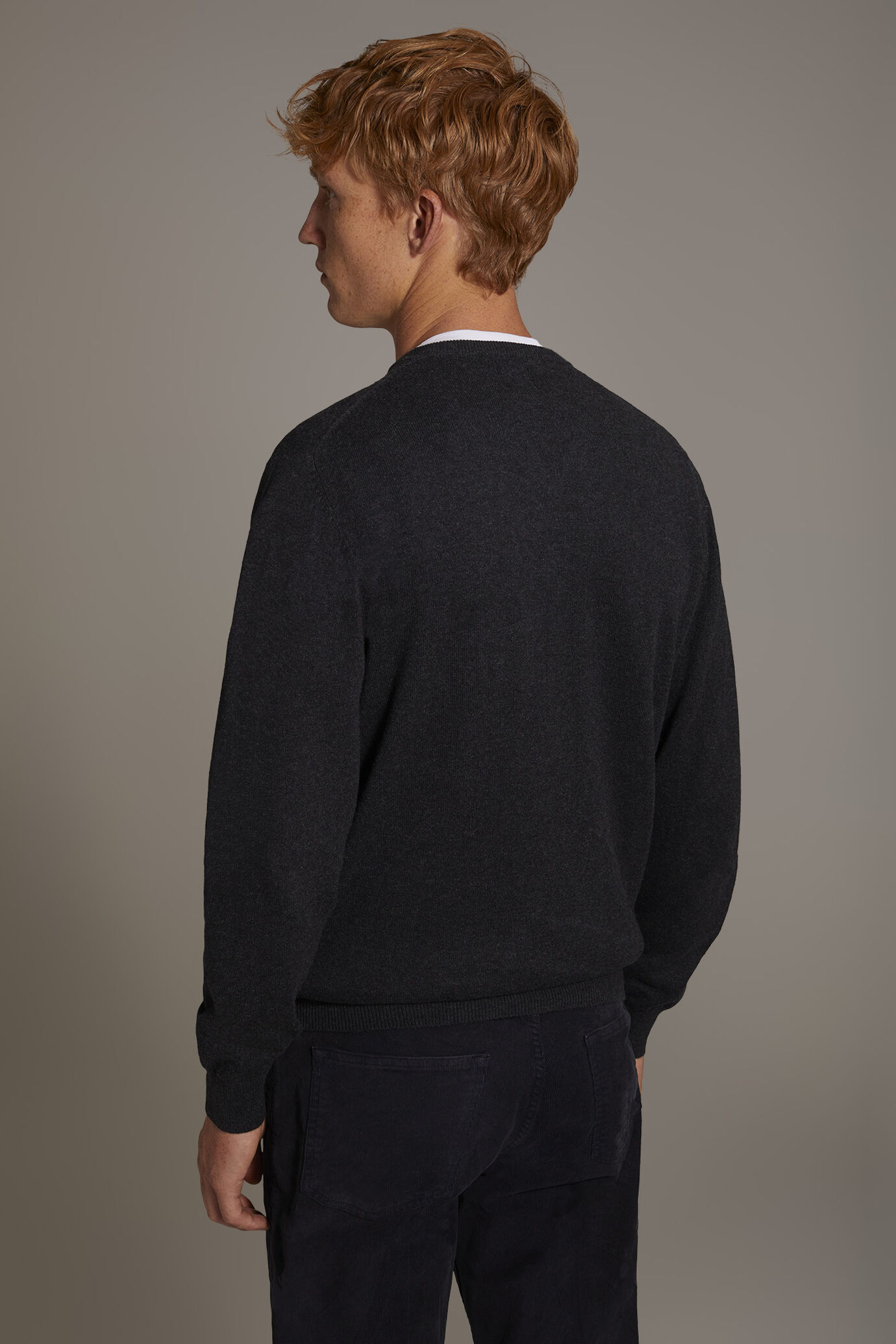 Maglia scollo a V misto lana image number 3