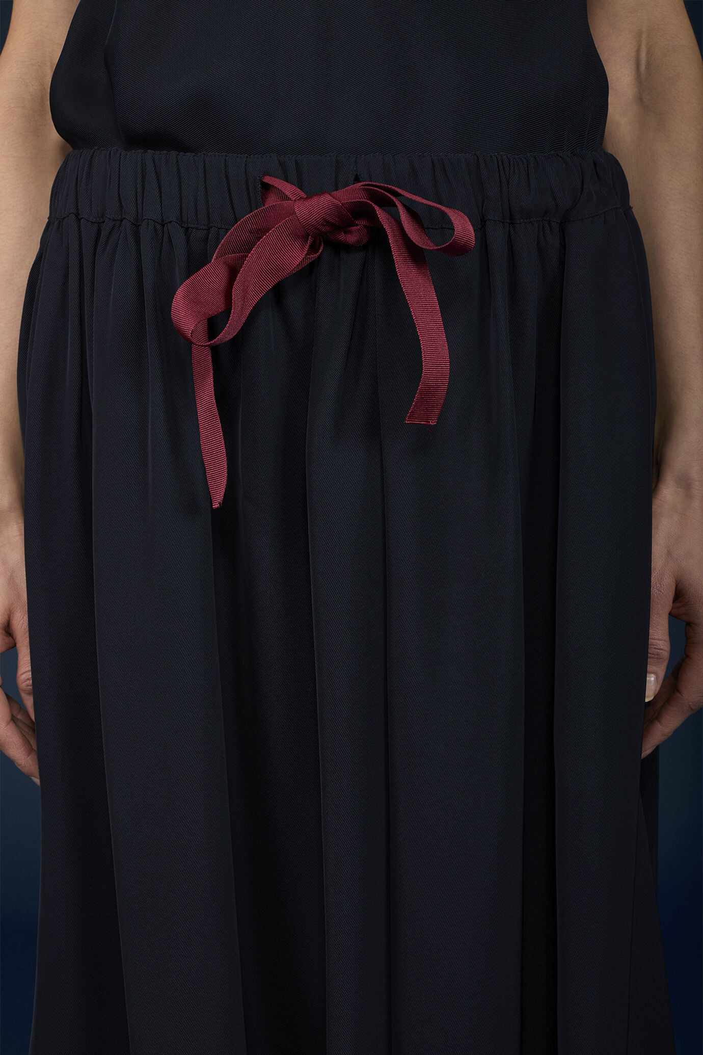 Bermuda skirt with a wide and soft line, adjustable elastic waist with contrasting drawstring image number 4