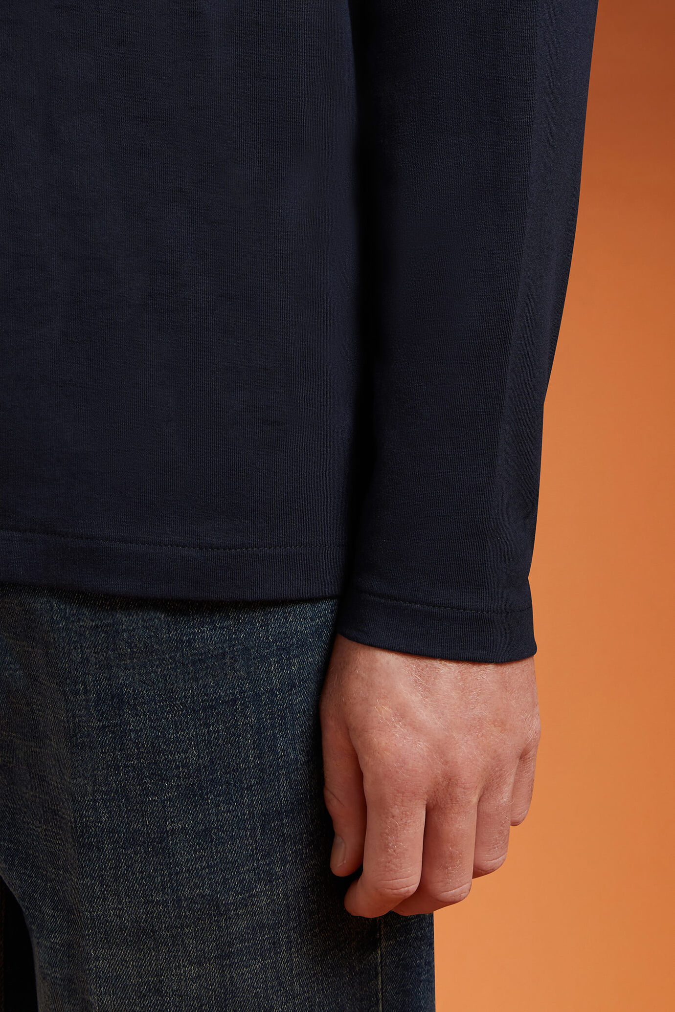 Men's regular fit long-sleeved crew neck T-shirt in 100% cotton image number 3