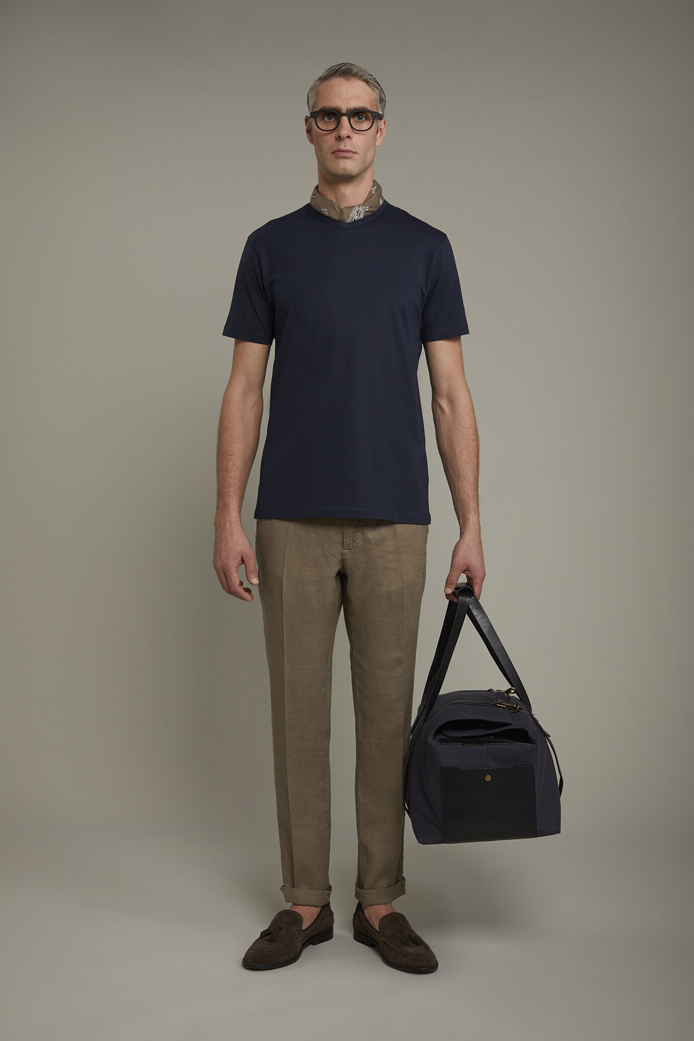 T-shirt uomo scollo a v 100% cotone in jersey regular fit image number 0