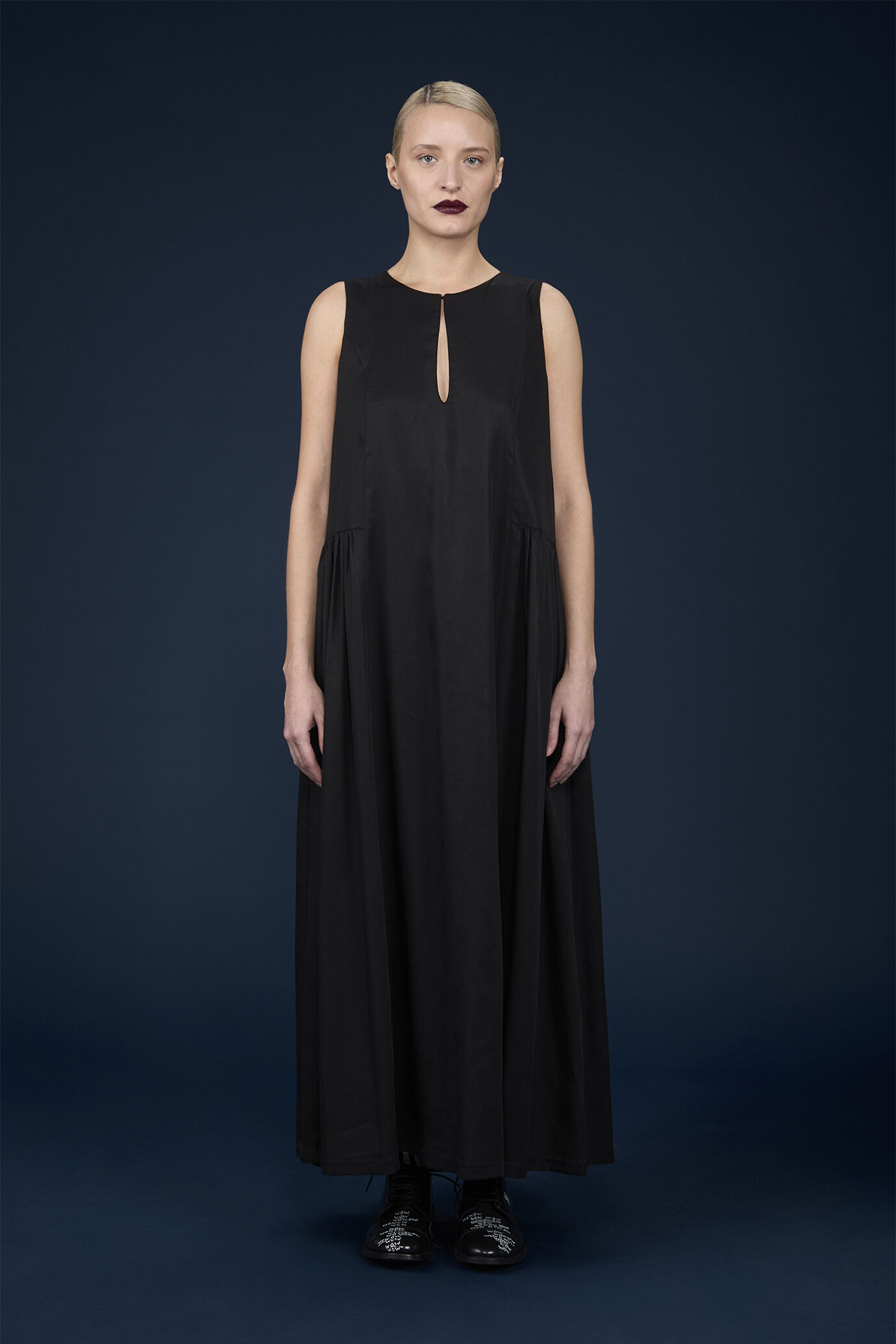 Sleeveless dress with drop front and gathered panels at the hips image number 1