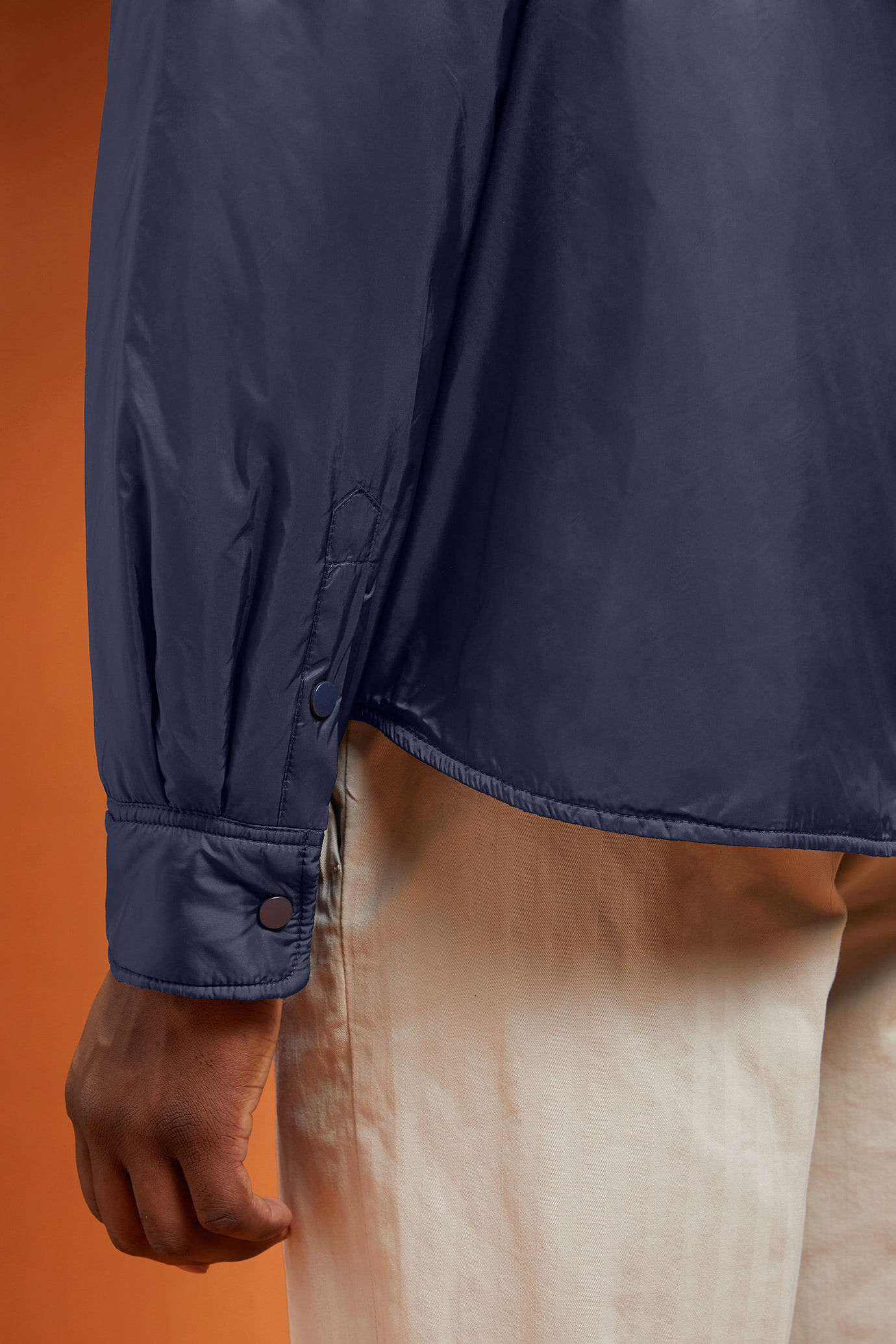 Leicht gefütterte technische Herrenjacke aus Nylon in bequemer Passform image number 2