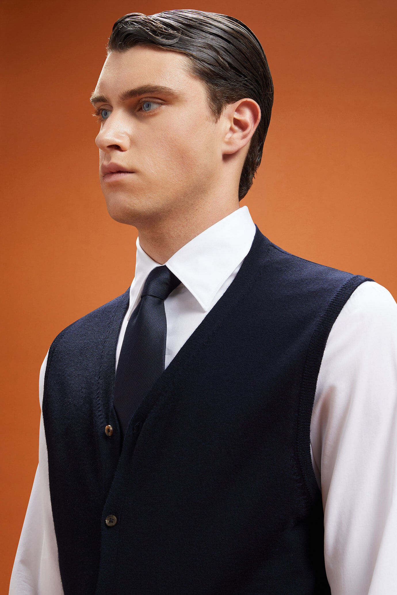 Gilet uomo scollo a v 100% lana merino extrafine regular fit image number 3