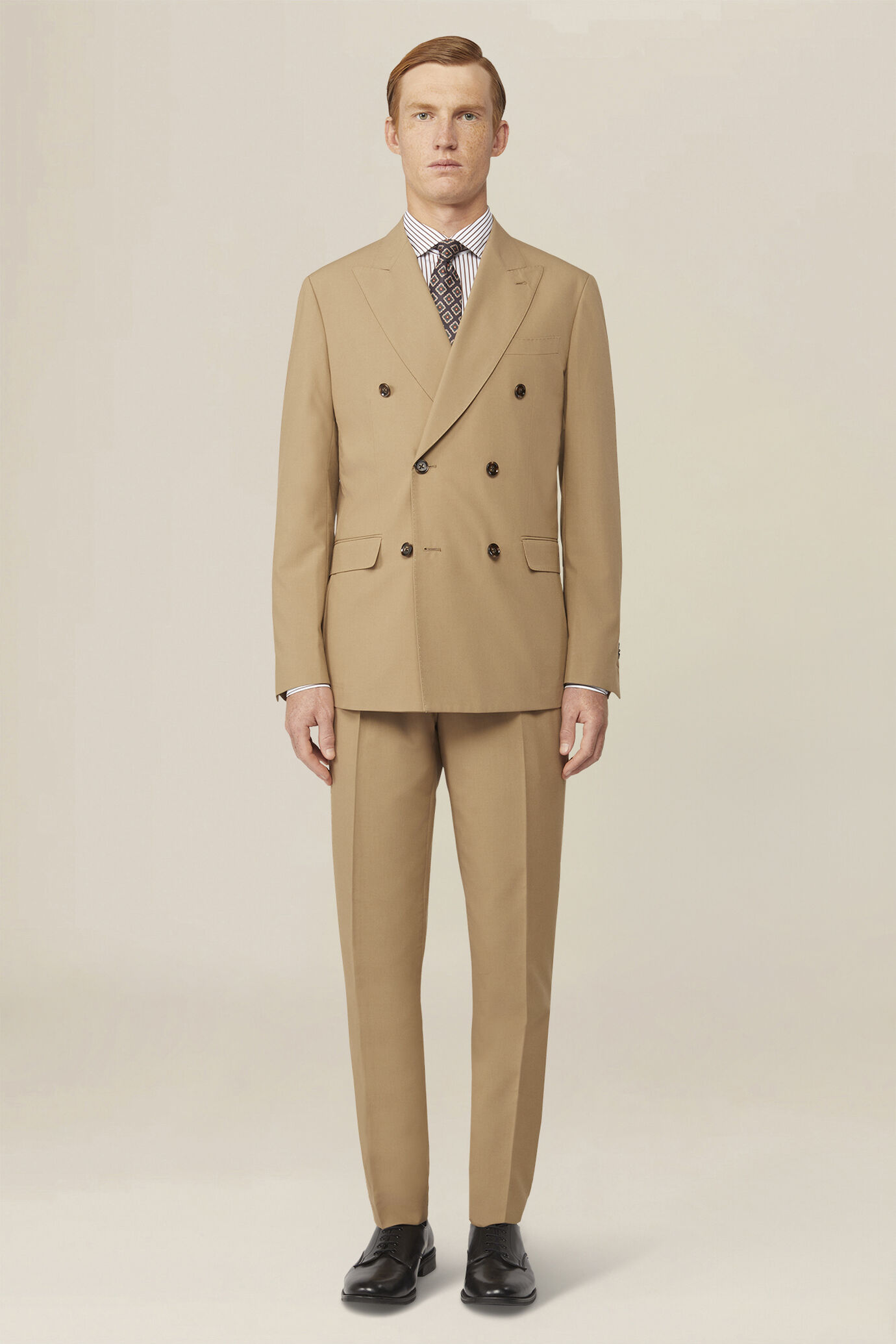 Men's double-breasted suit in plain fabric, regular fit image number 1