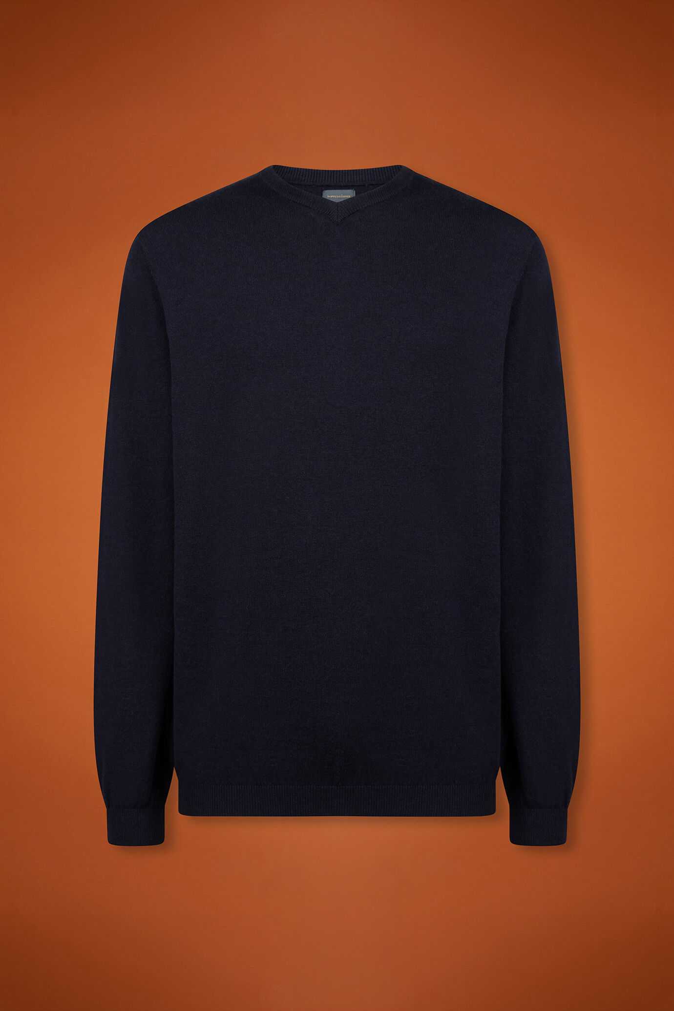 Pull homme, col en V, en laine et coton, coupe classique image number 4