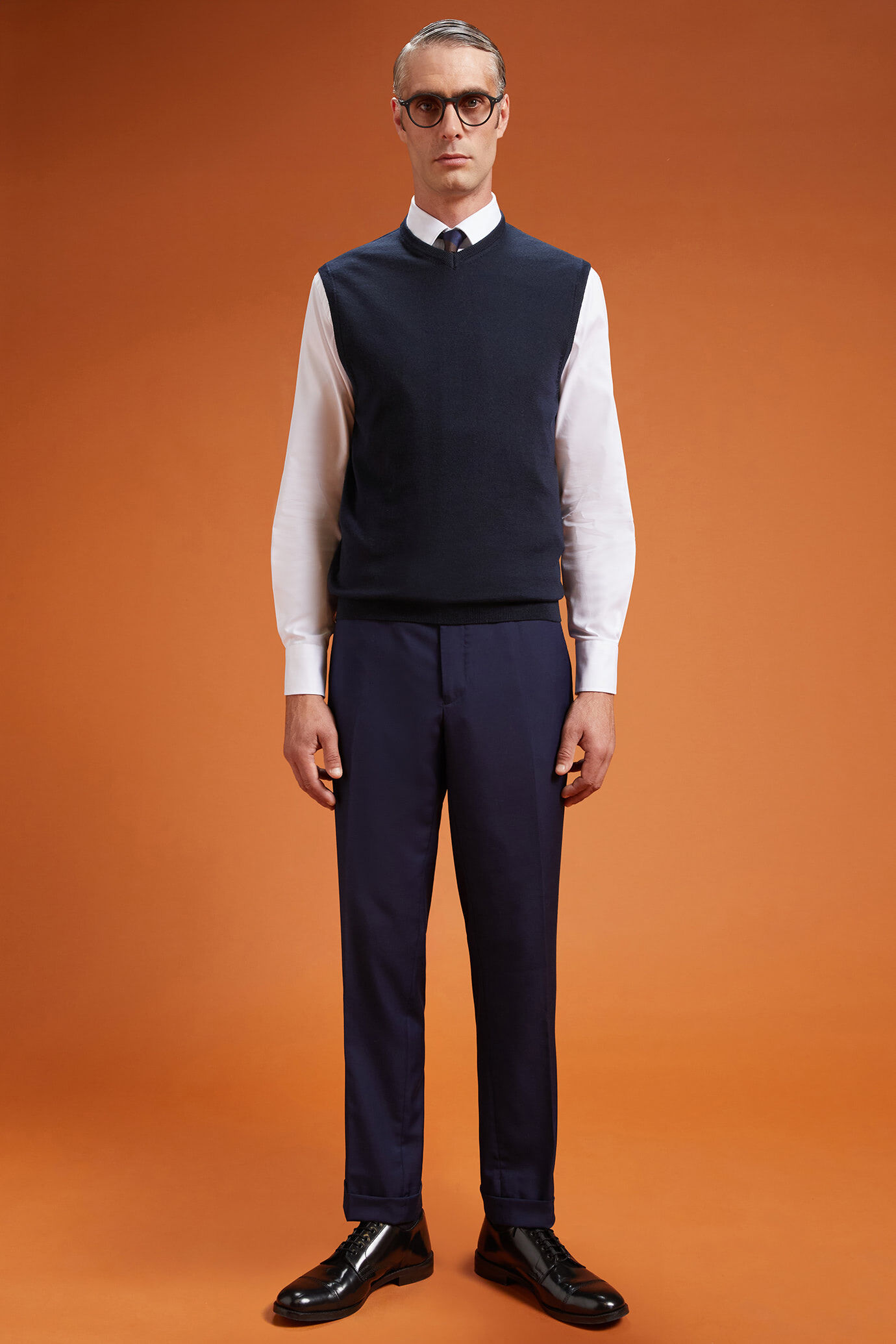 Gilet homme, col en V, 100% laine mérinos extrafine, coupe classique image number 1