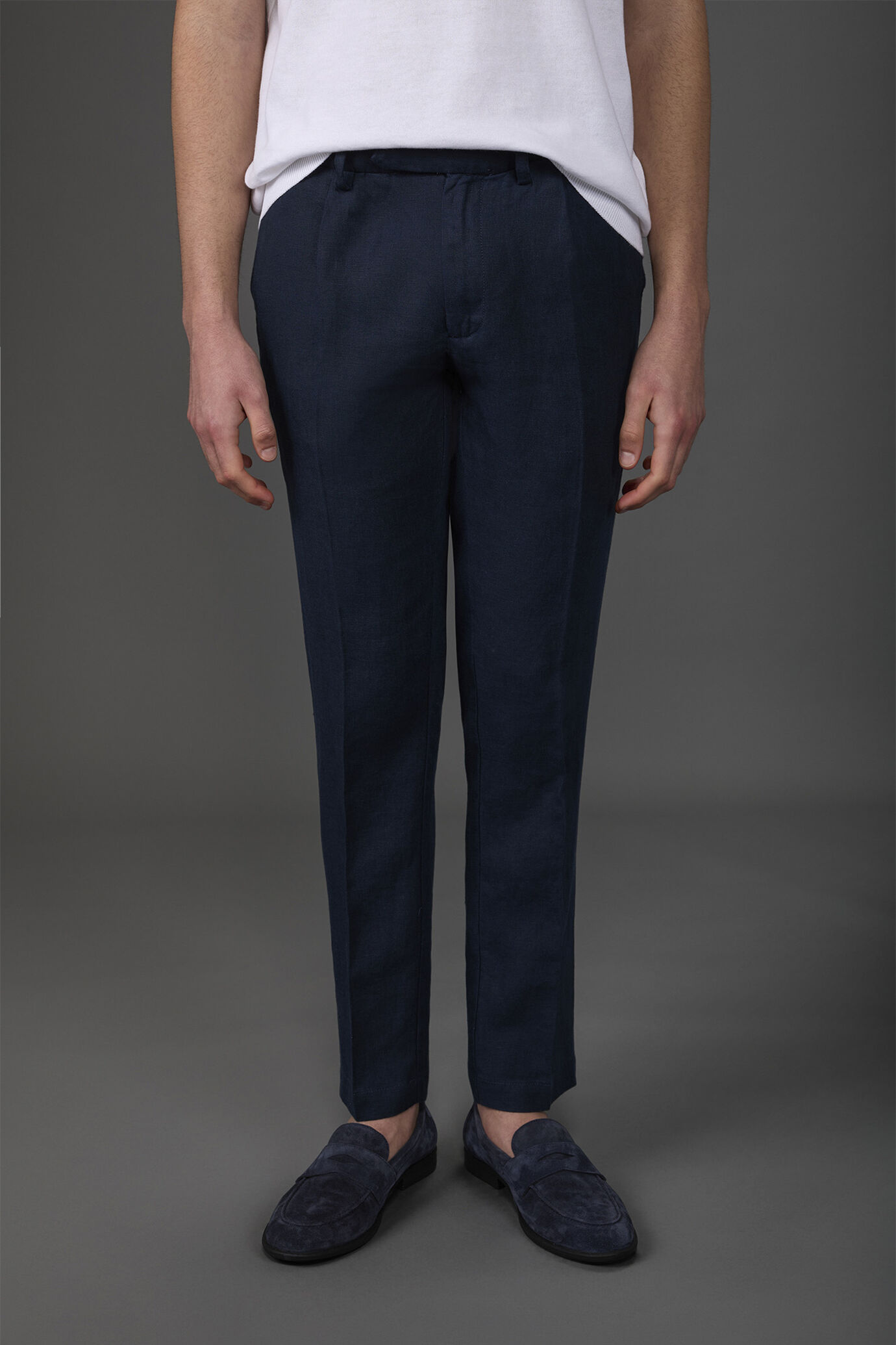 Herrenhose mit 100% Leinen zwei kleinen Bügelfalten und verdeckter Knopfleiste image number 1