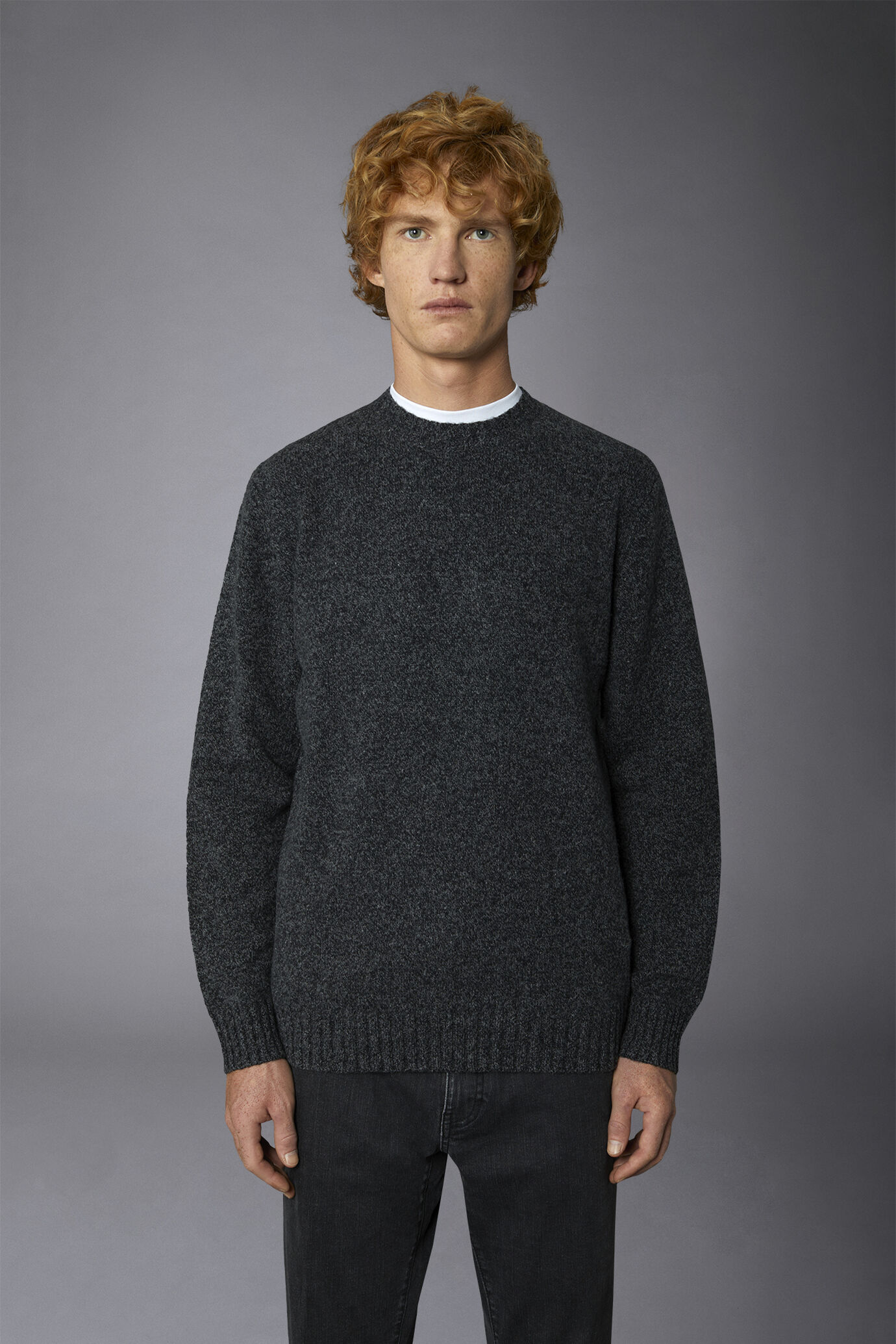 Men's roundneck sweater in lambswool blend regular fit image number 3