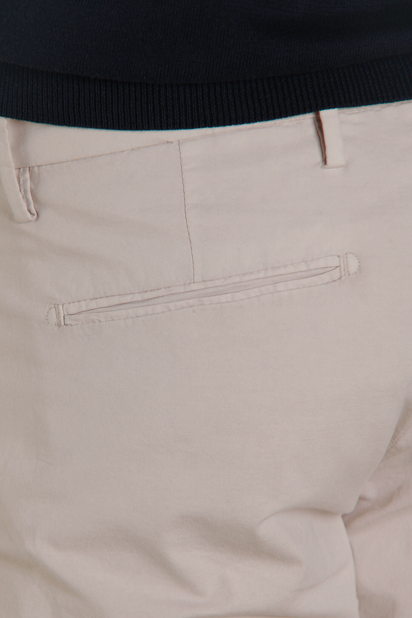 Pantalone chino in puro cotone image number 3