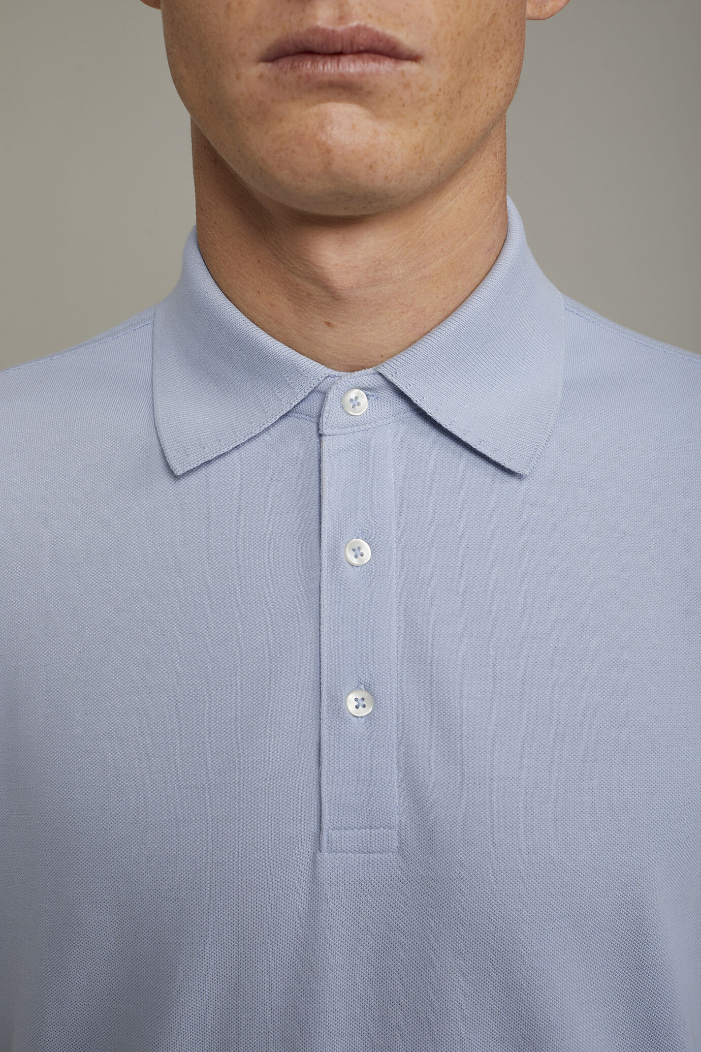 Kurz&auml;rmeliges Herren-Poloshirt aus 100 % Baumwolle in normaler Passform image number 3