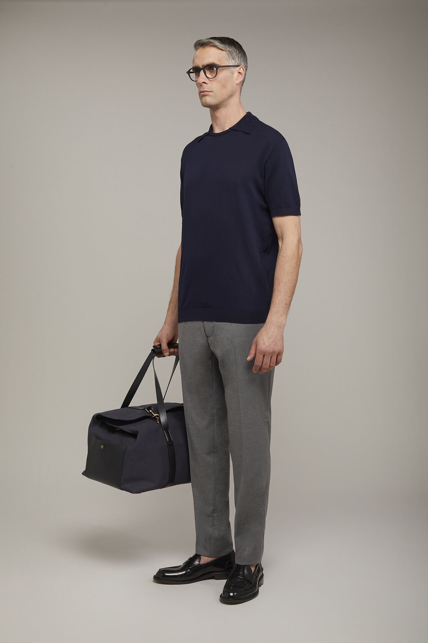 Herren-Poloshirt mit Rundhalsausschnitt und kurzen Ärmeln aus 100 % Baumwolle in normaler Passform image number 1