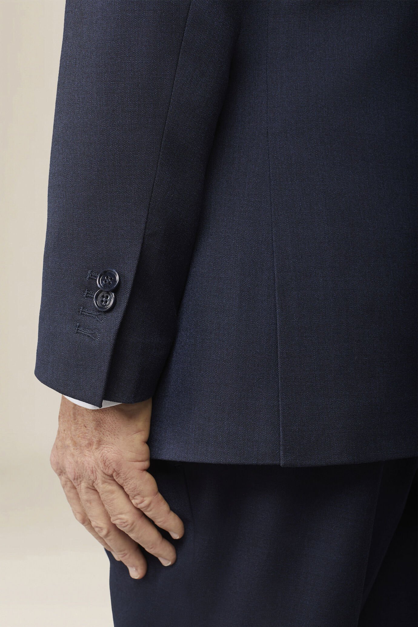 Costume homme simple boutonnage en tissu grisaille coupe classique image number 3