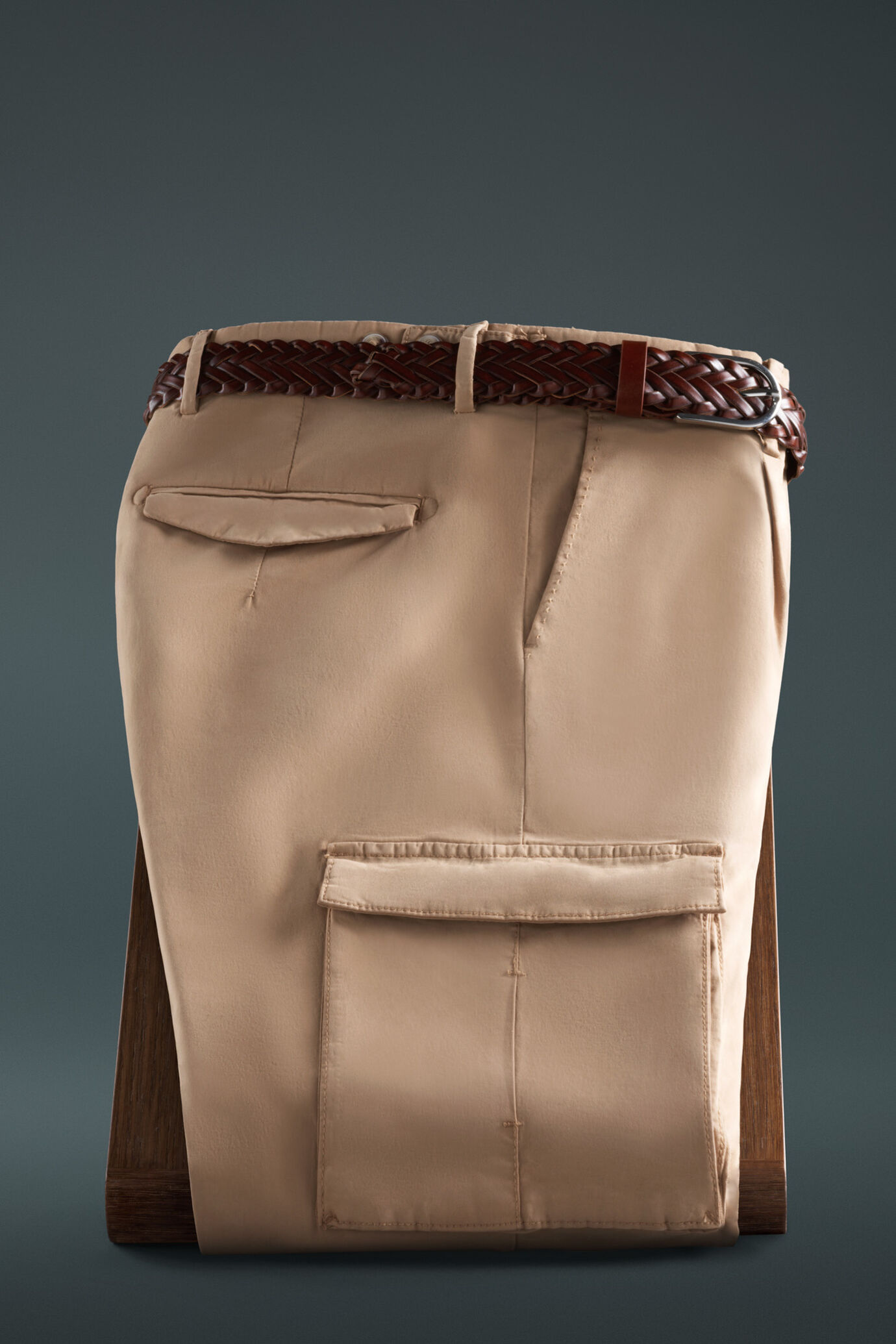 Pantaloni cargo uomo con tasche laterali image number 2