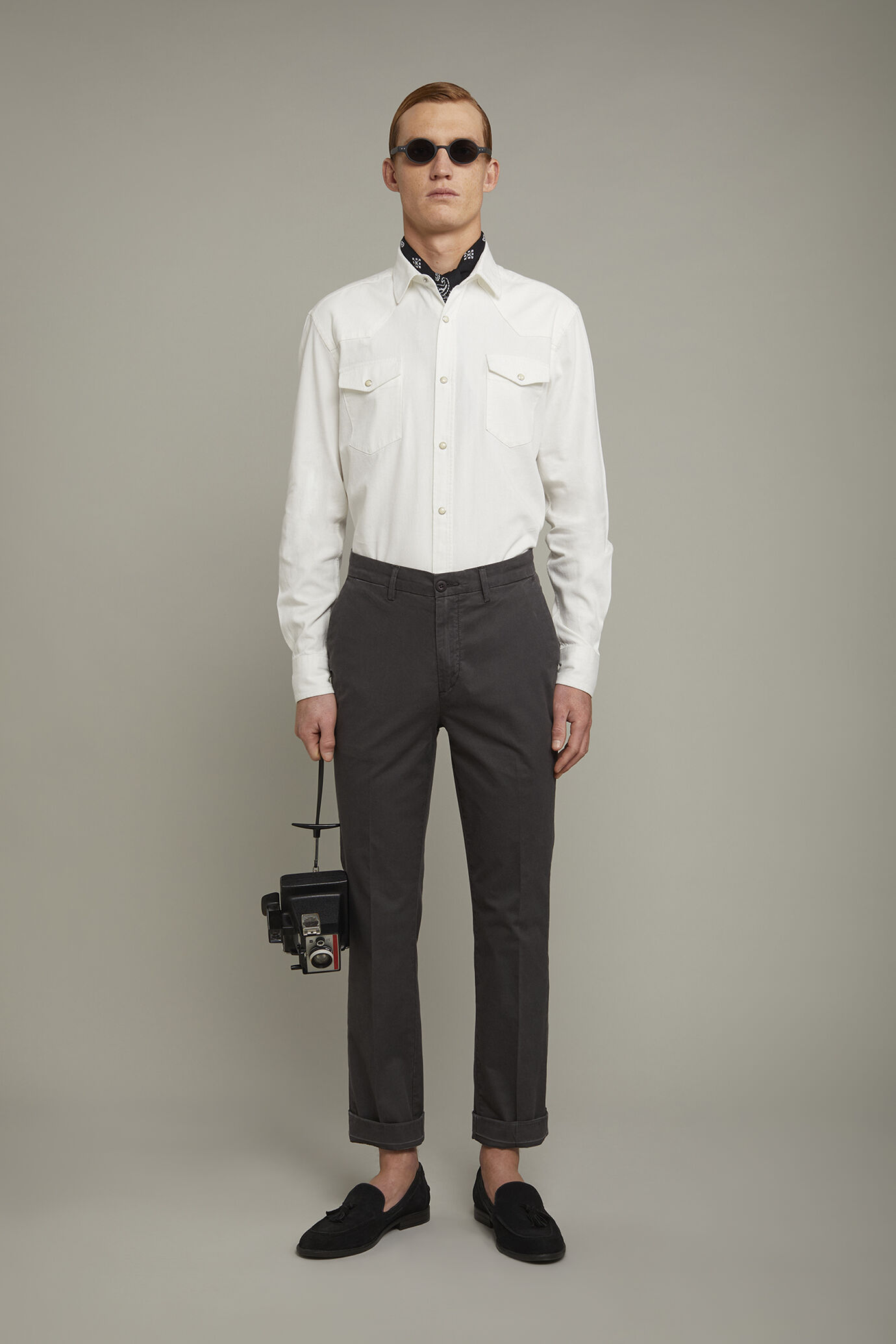 Klassische Herrenhose aus durchgef&auml;rbtem Baumwollstoff in normaler Passform image number 0