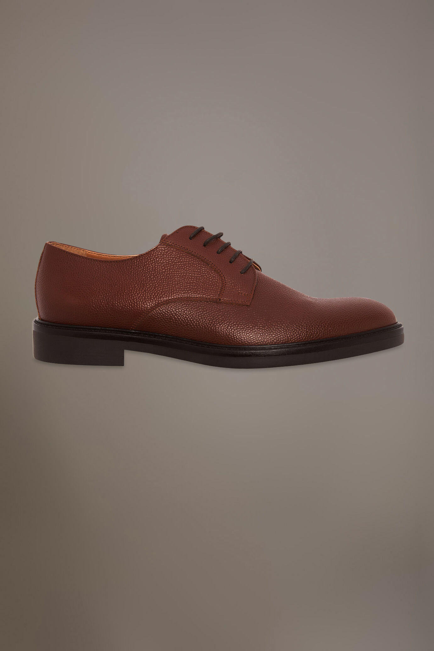 Scarpa derby uomo in 100% pelle tamburata image number 2