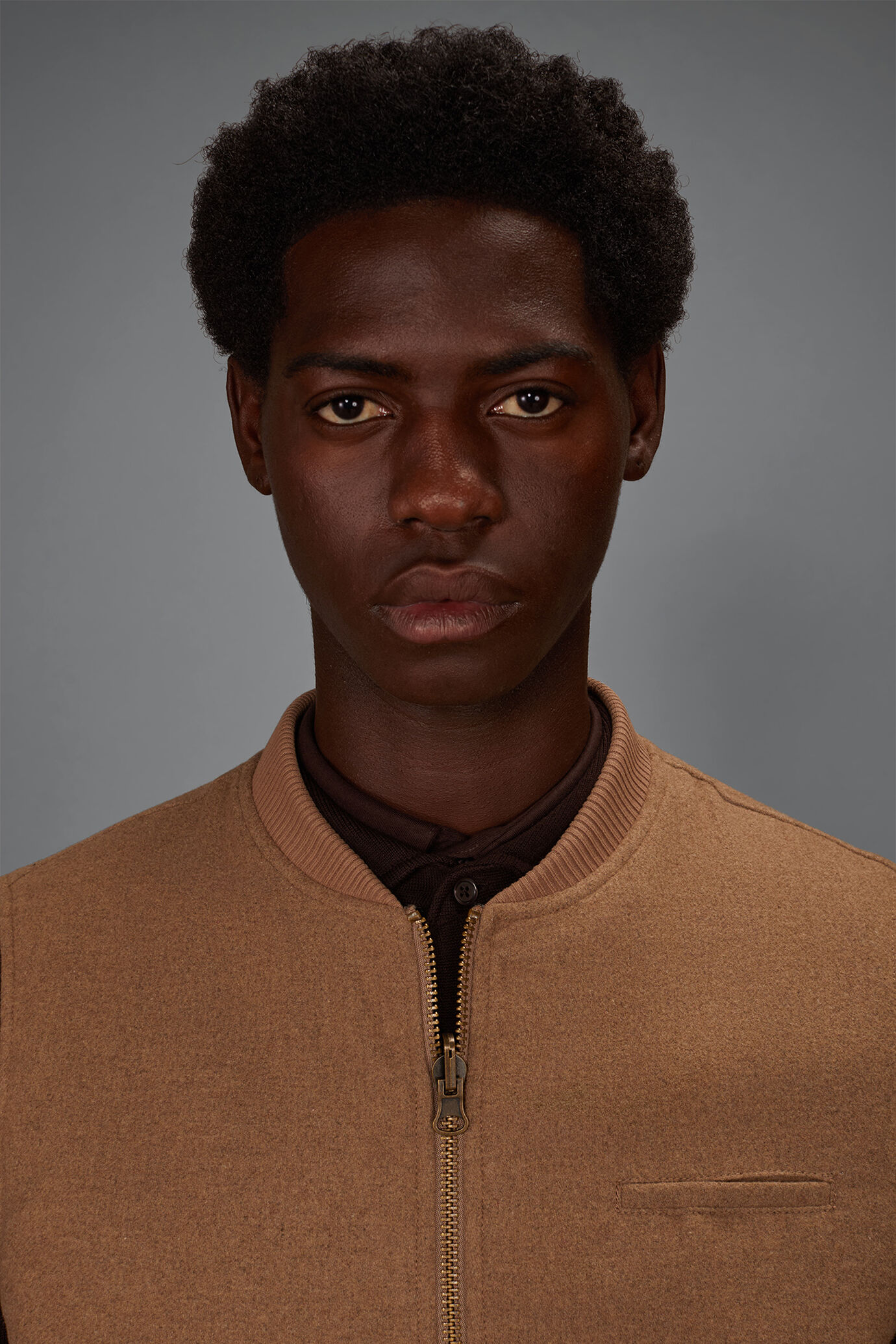 Veste sans manches double face pour homme en laine bouillie et nylon l&eacute;g&egrave;rement rembourr&eacute;e image number 2