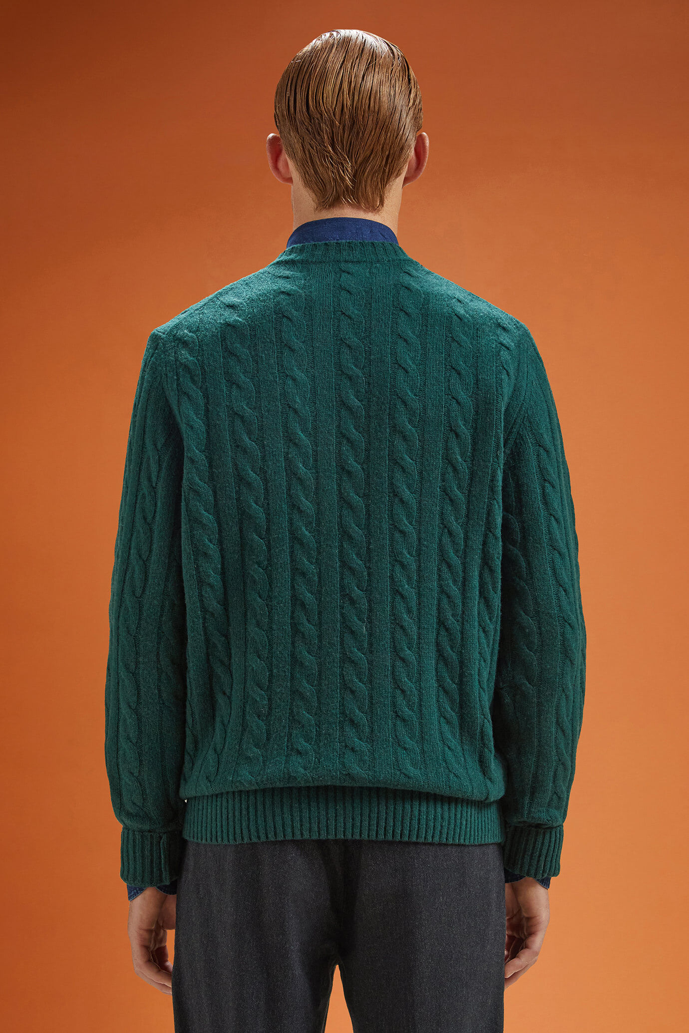 Pull homme à col rond en laine d'agneau, coupe classique image number 1