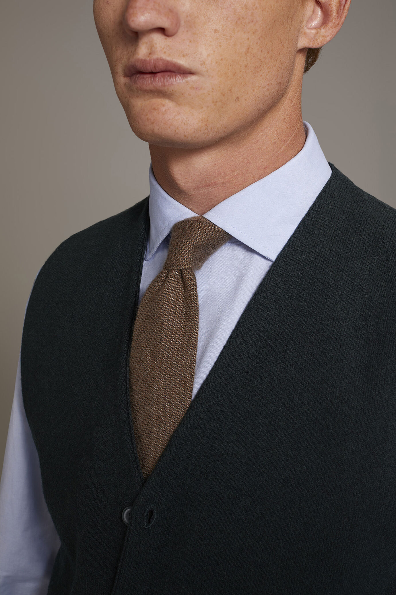 Gilet classico a maglia scollo a V misto lana image number 2