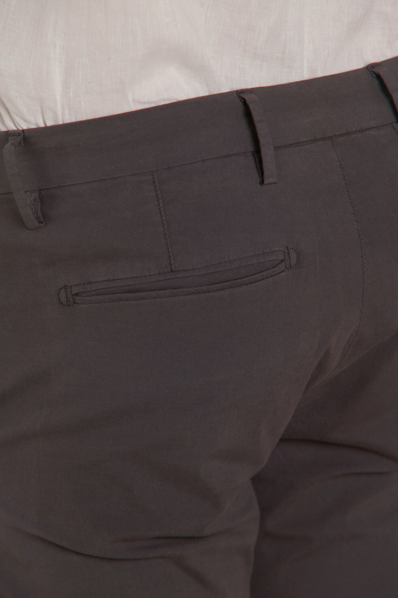 Pantalone chino in puro cotone image number 3